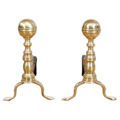 Paire de chenets en laiton Ball and Ball