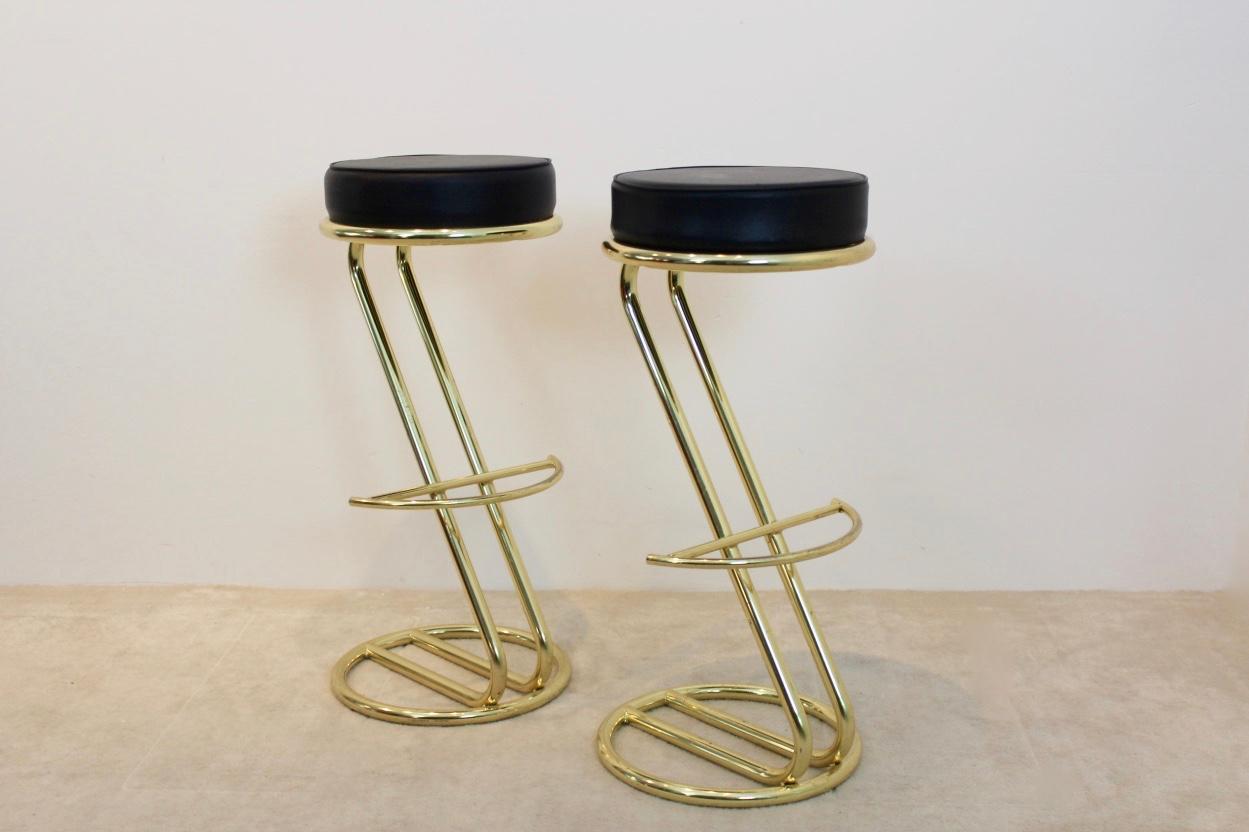 Hollywood Regency Pair of Brass Bar Stools and Black Leather Seat, 1980s