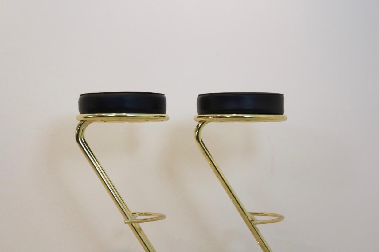 Pair of Brass Bar Stools and Black Leather Seat, 1980s In Good Condition In Voorburg, NL