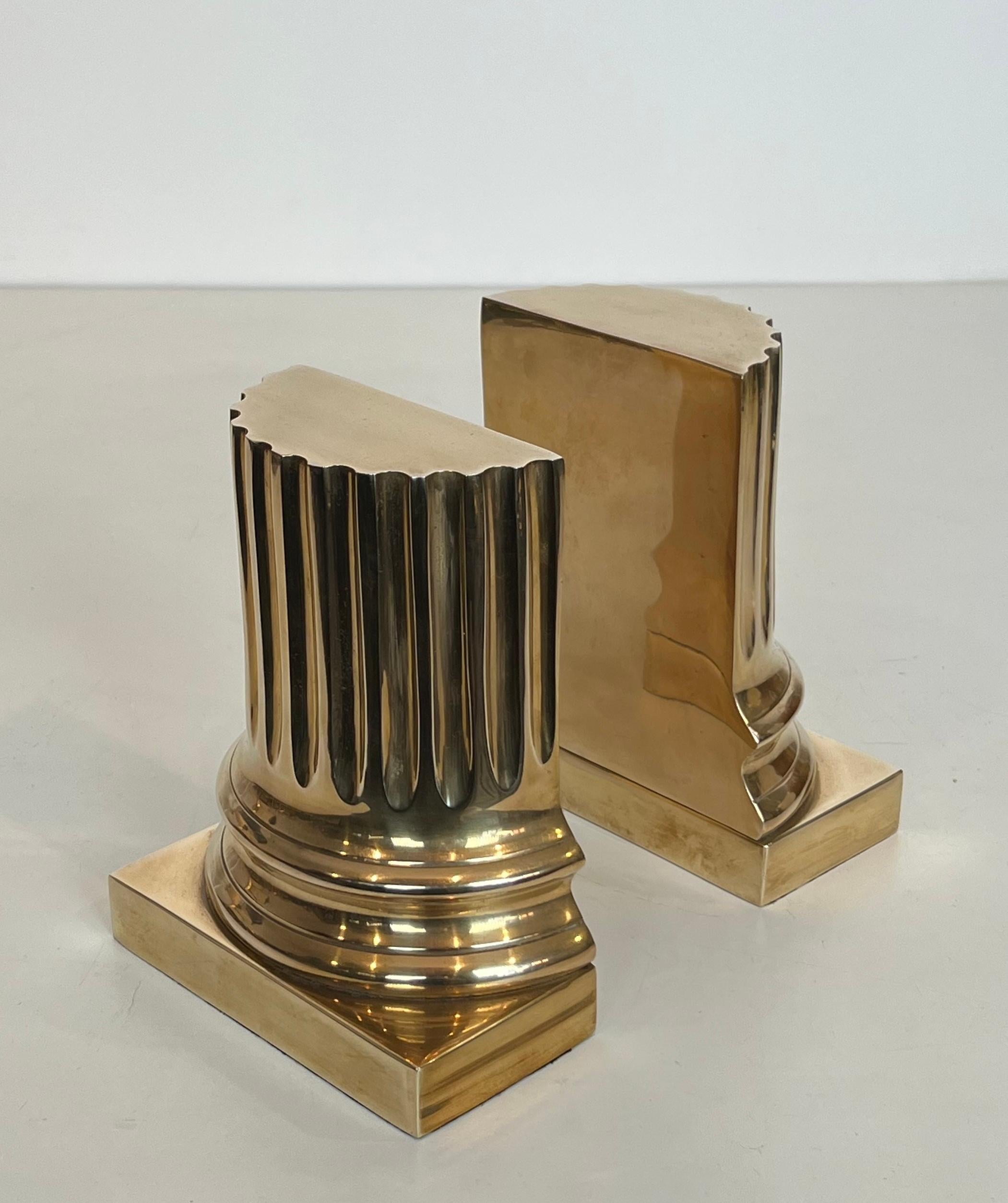 Pair of Brass Bookends Representing Columns In Good Condition For Sale In Marcq-en-Barœul, Hauts-de-France