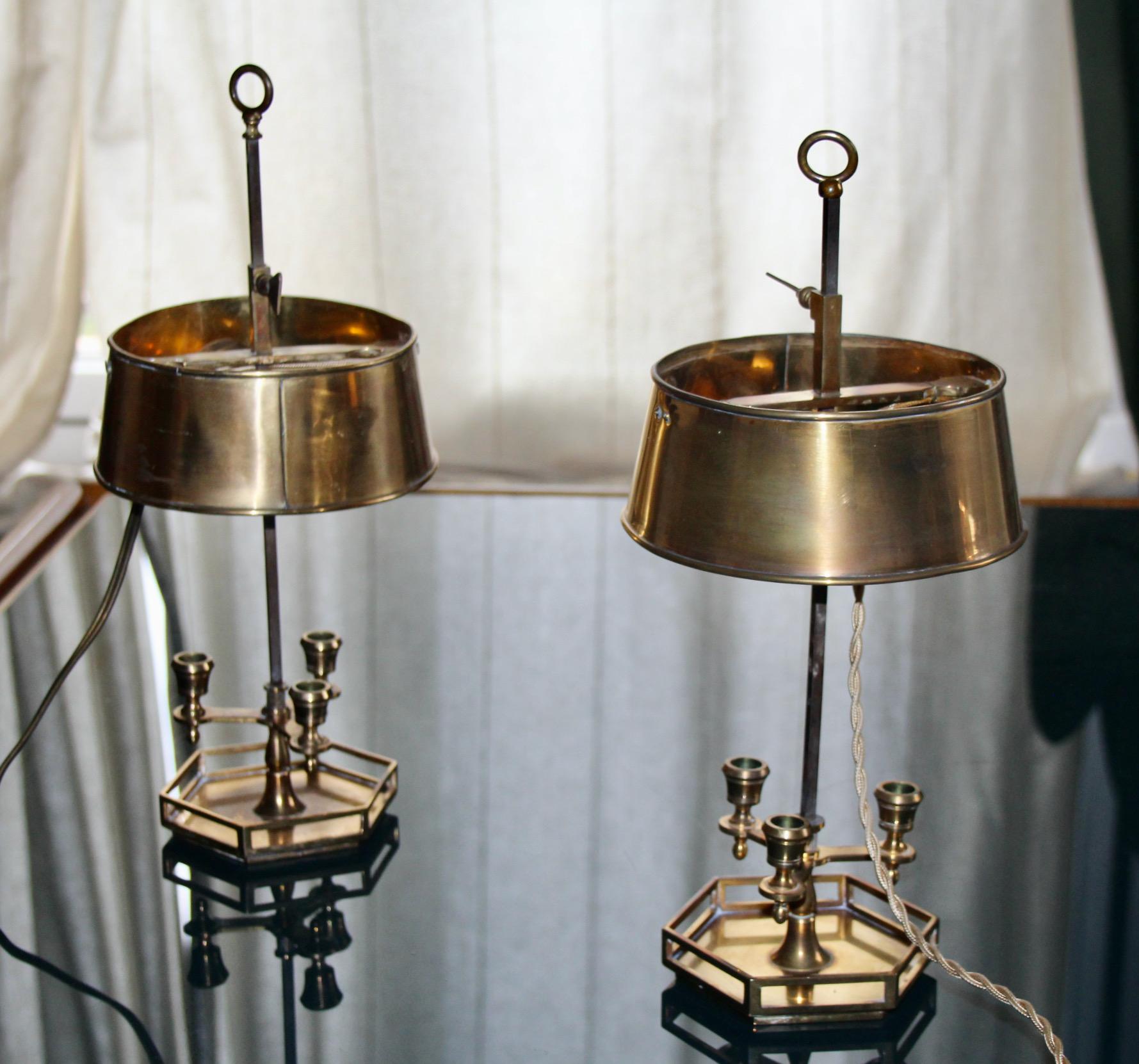 Pareja de lámparas de mesa bouillotte de latón 