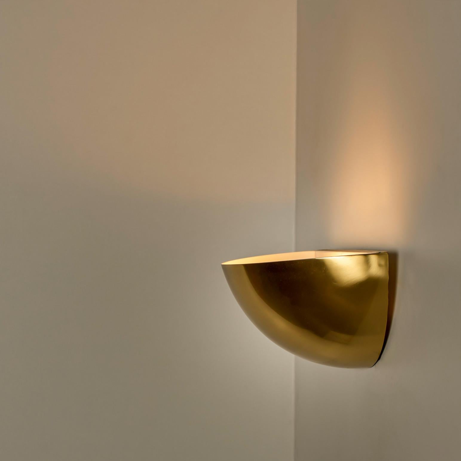 Paire de lampes murales en laiton de Florian Schulz, 1970 en vente 2