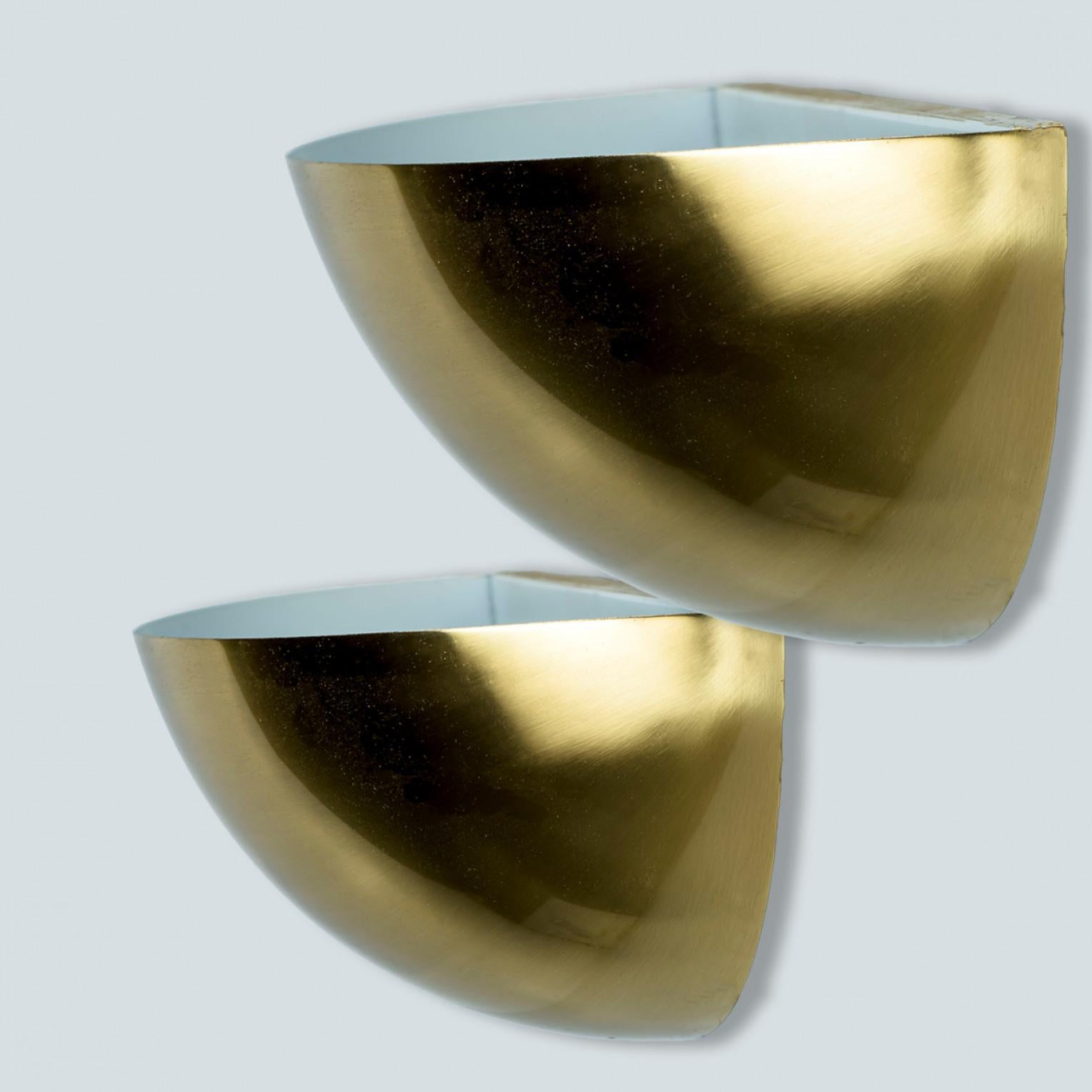 Paire de lampes murales en laiton de Florian Schulz, 1970 en vente 5