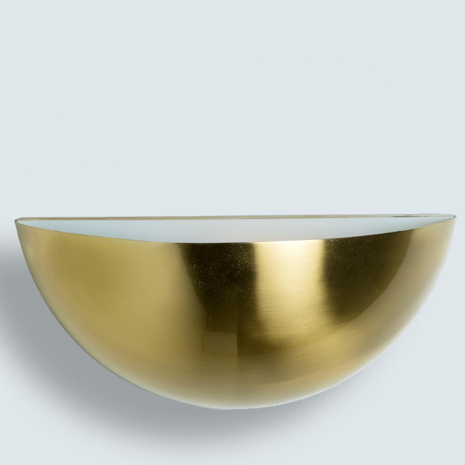 Moderne Paire de lampes murales en laiton de Florian Schulz, 1970 en vente