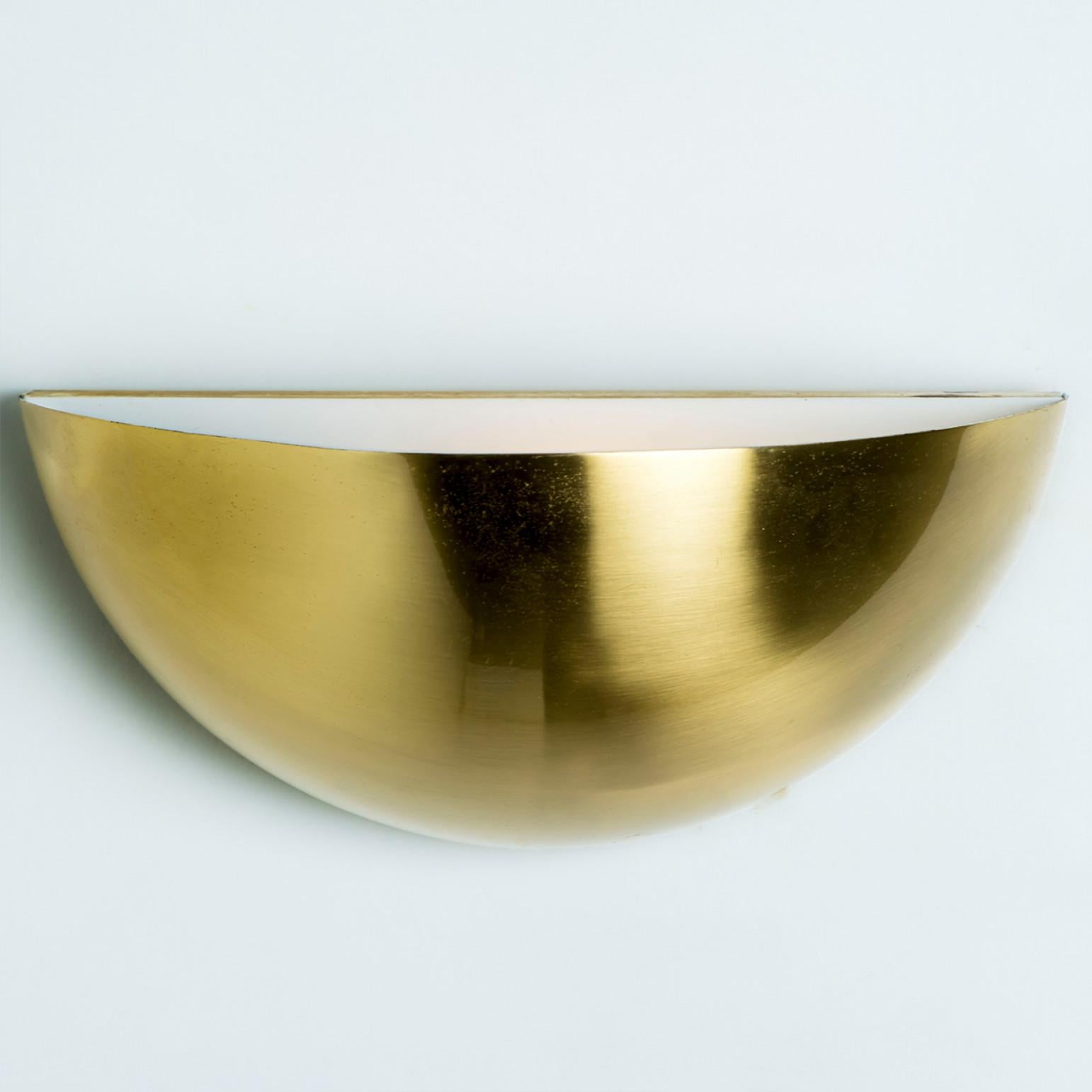 Plaqué Paire de lampes murales en laiton de Florian Schulz, 1970 en vente