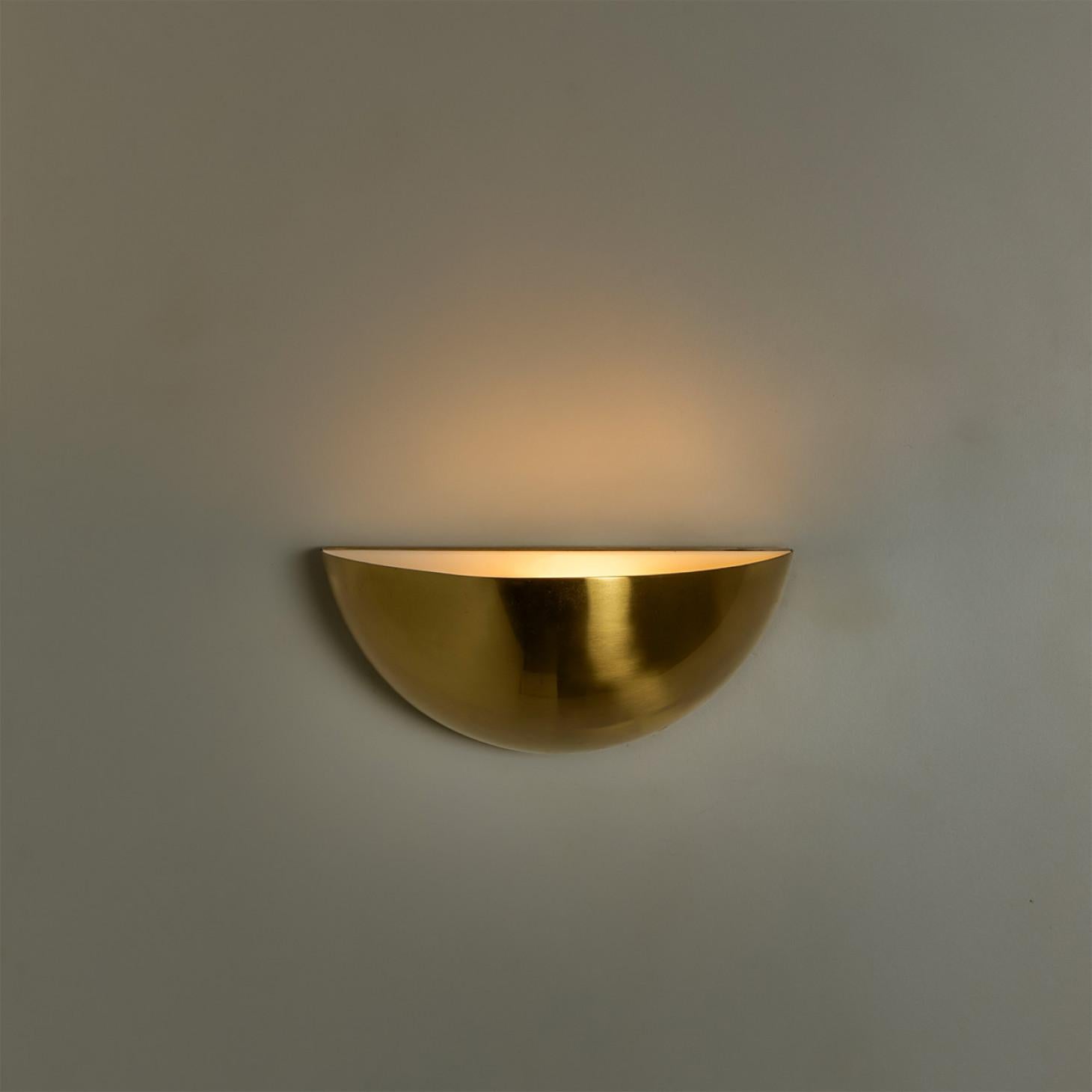Paire de lampes murales en laiton de Florian Schulz, 1970 Bon état - En vente à Rijssen, NL