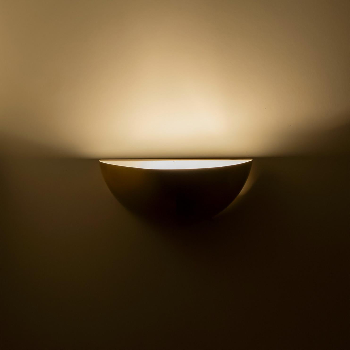 Métal Paire de lampes murales en laiton de Florian Schulz, 1970 en vente