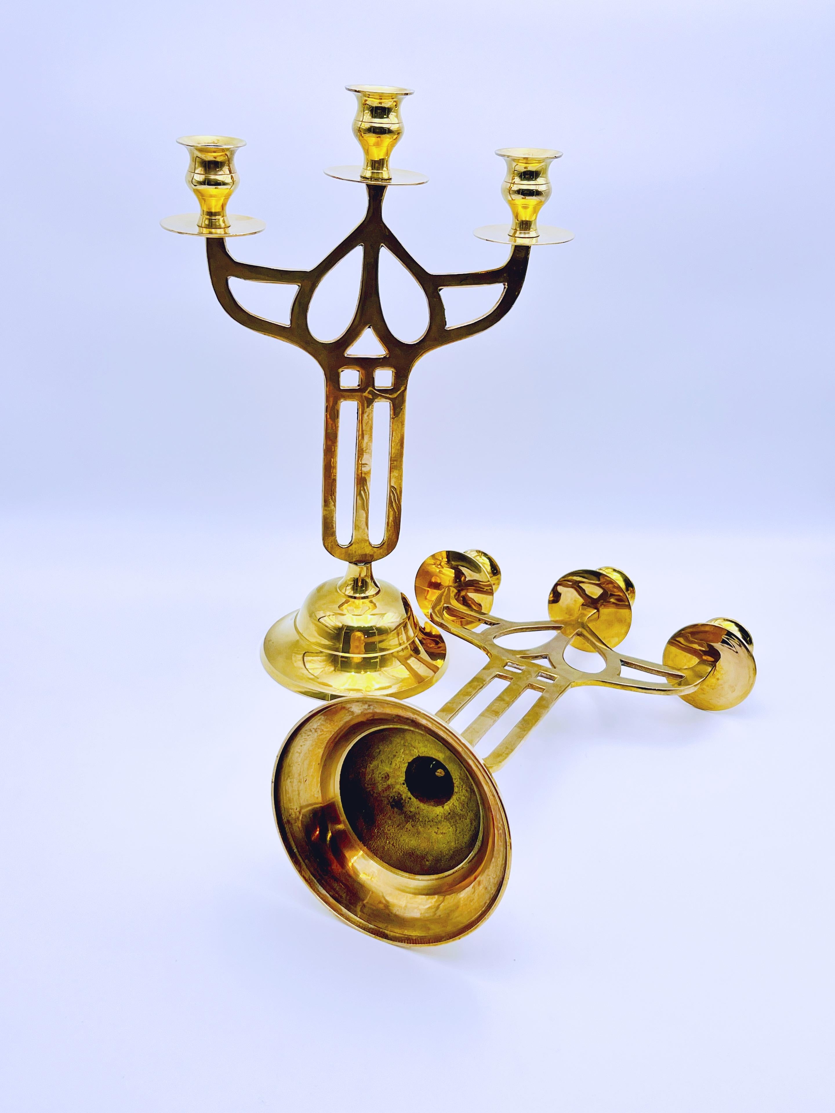 Pareja de Candelabros de Latón - Art Nouveau / Arts & Crafts en venta 5