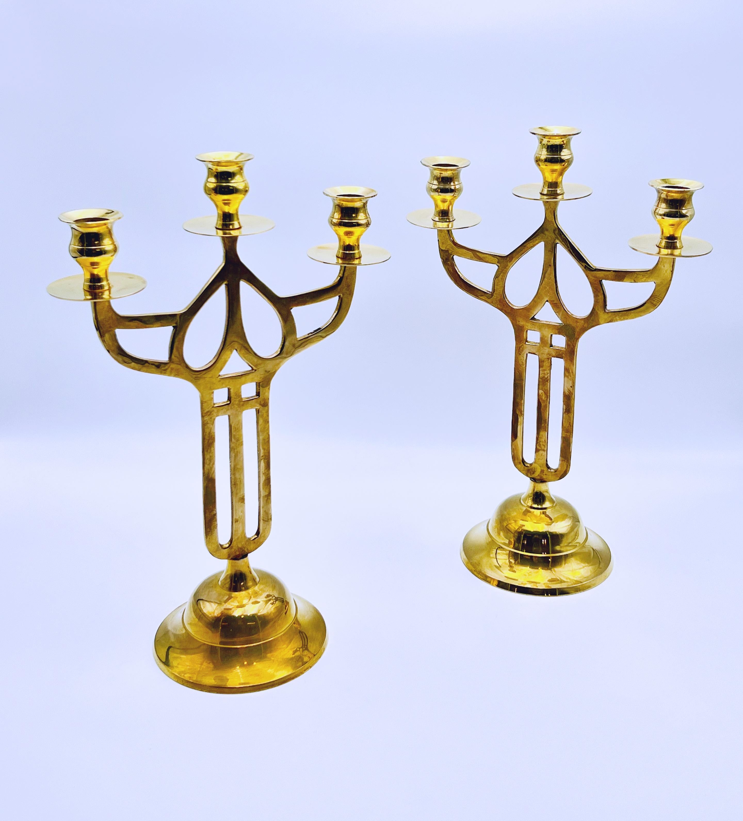 Pareja de Candelabros de Latón - Art Nouveau / Arts & Crafts Sueco en venta