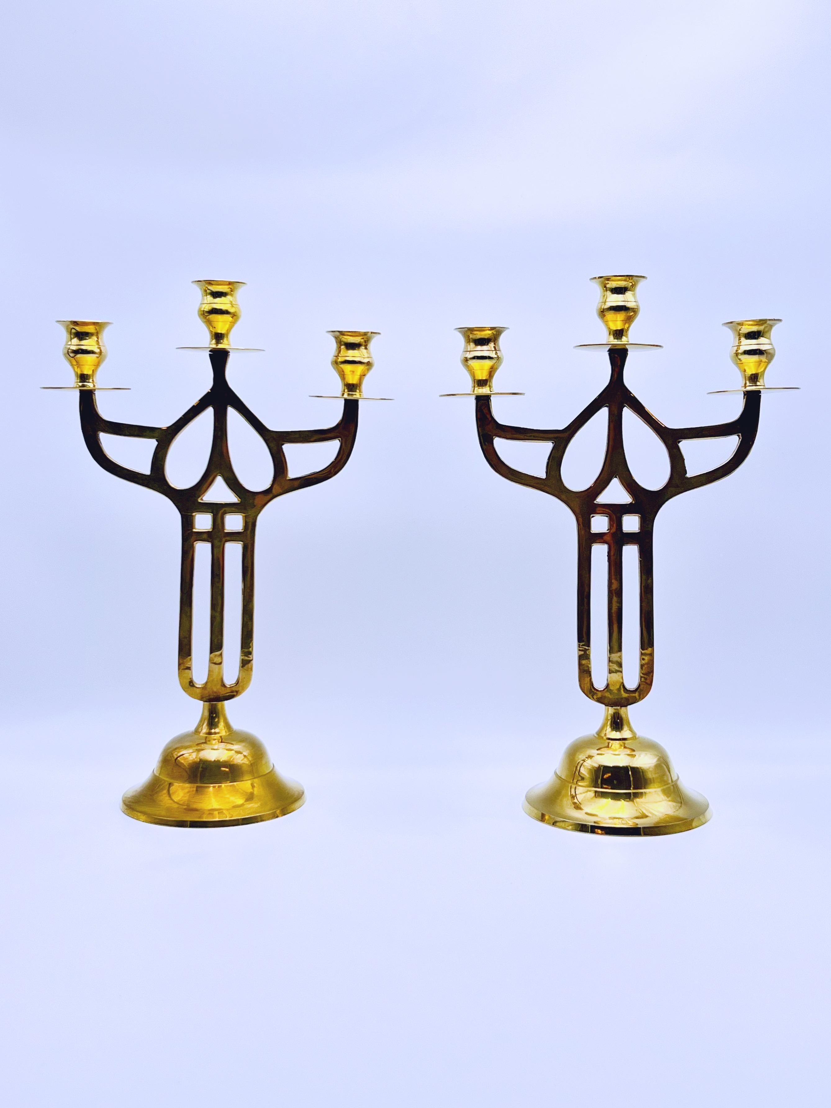Pareja de Candelabros de Latón - Art Nouveau / Arts & Crafts siglo XX en venta