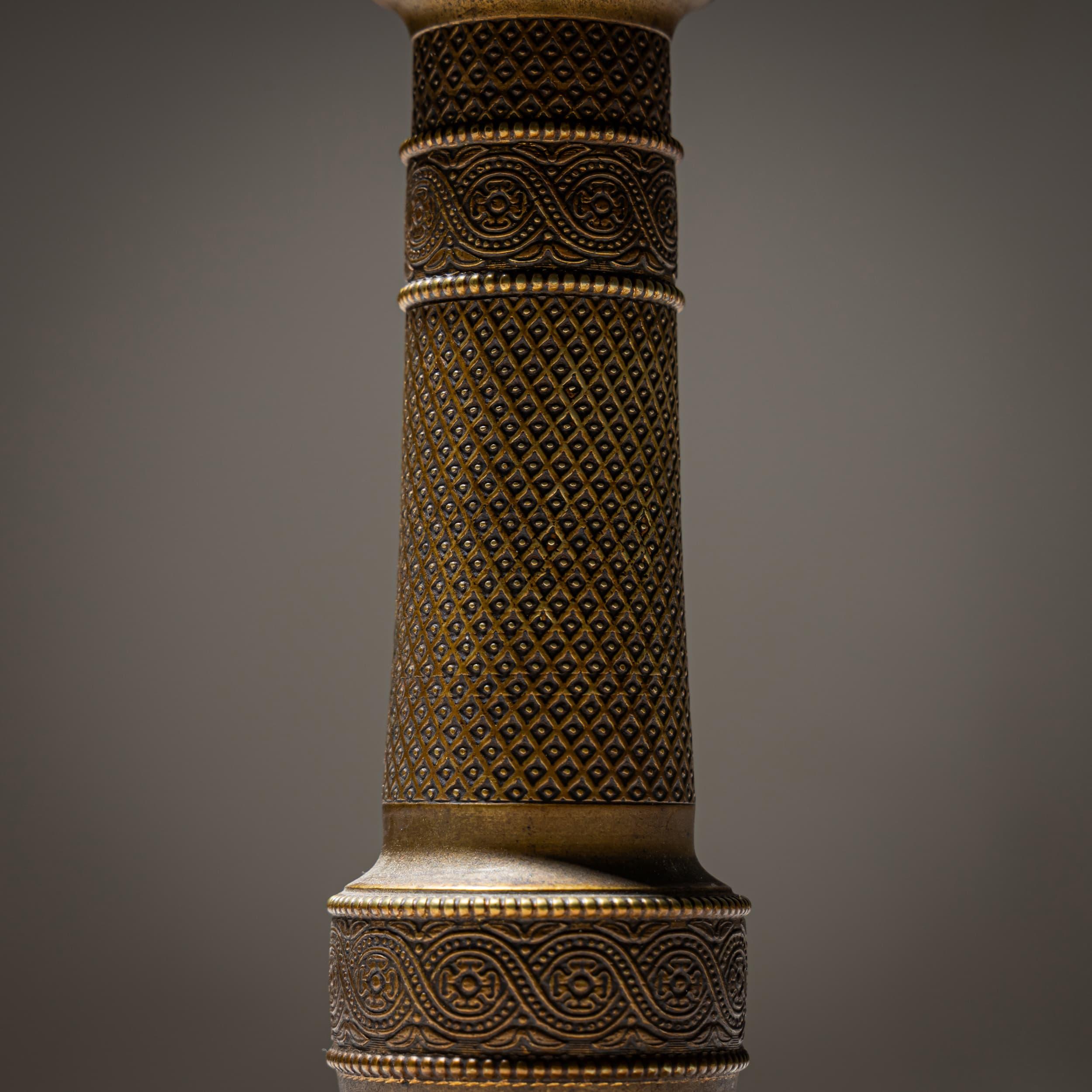 Coppia di candelieri in ottone, XIX secolo in vendita 3