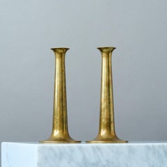 Pareja de candeleros de latón de Hans Bolling para Torben Orskov. Dinamarca, años 60.