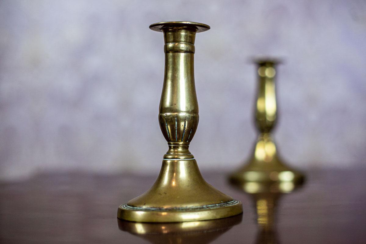 We present you two small brass candlesticks of a simple form.
Both items were manufactured before 1939.

These candlesticks are in perfect condition.