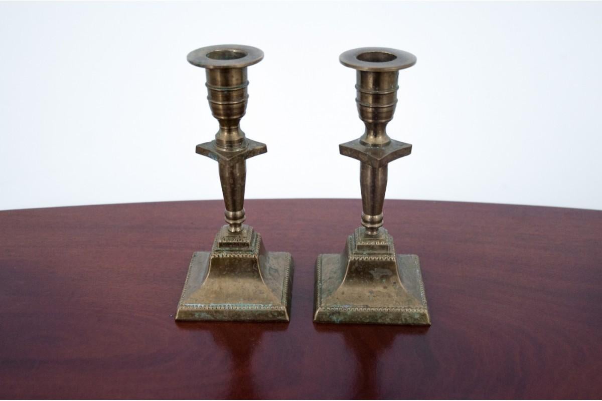 Candlesticks, brass, mid-20th century.

Very good condition.

Dimensions: Height 15.5 cm, width 7, depth 7 cm.