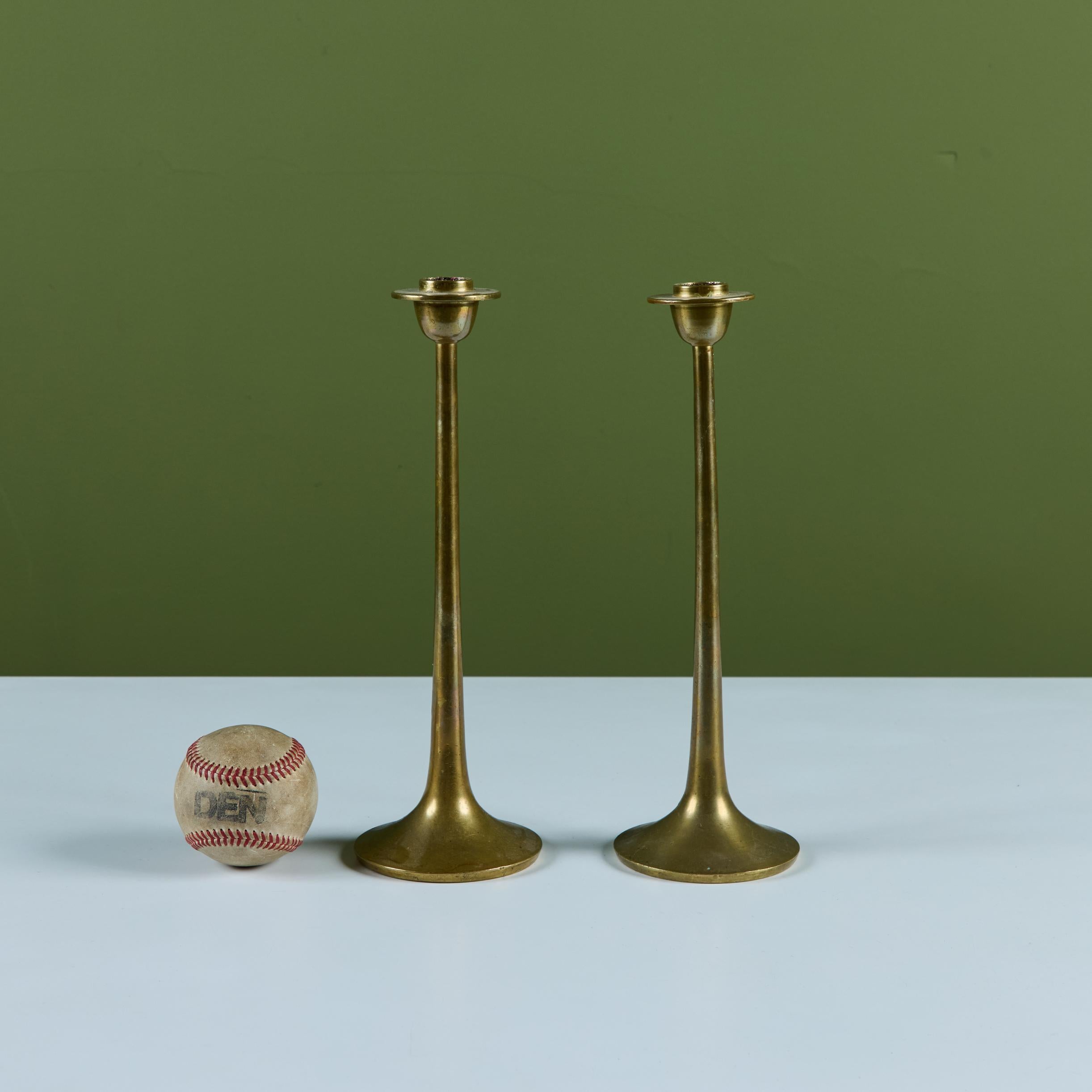 Minimalismo Coppia di candelieri in ottone in vendita