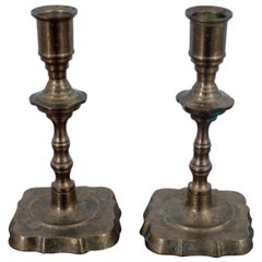 Pareja de candeleros de latón