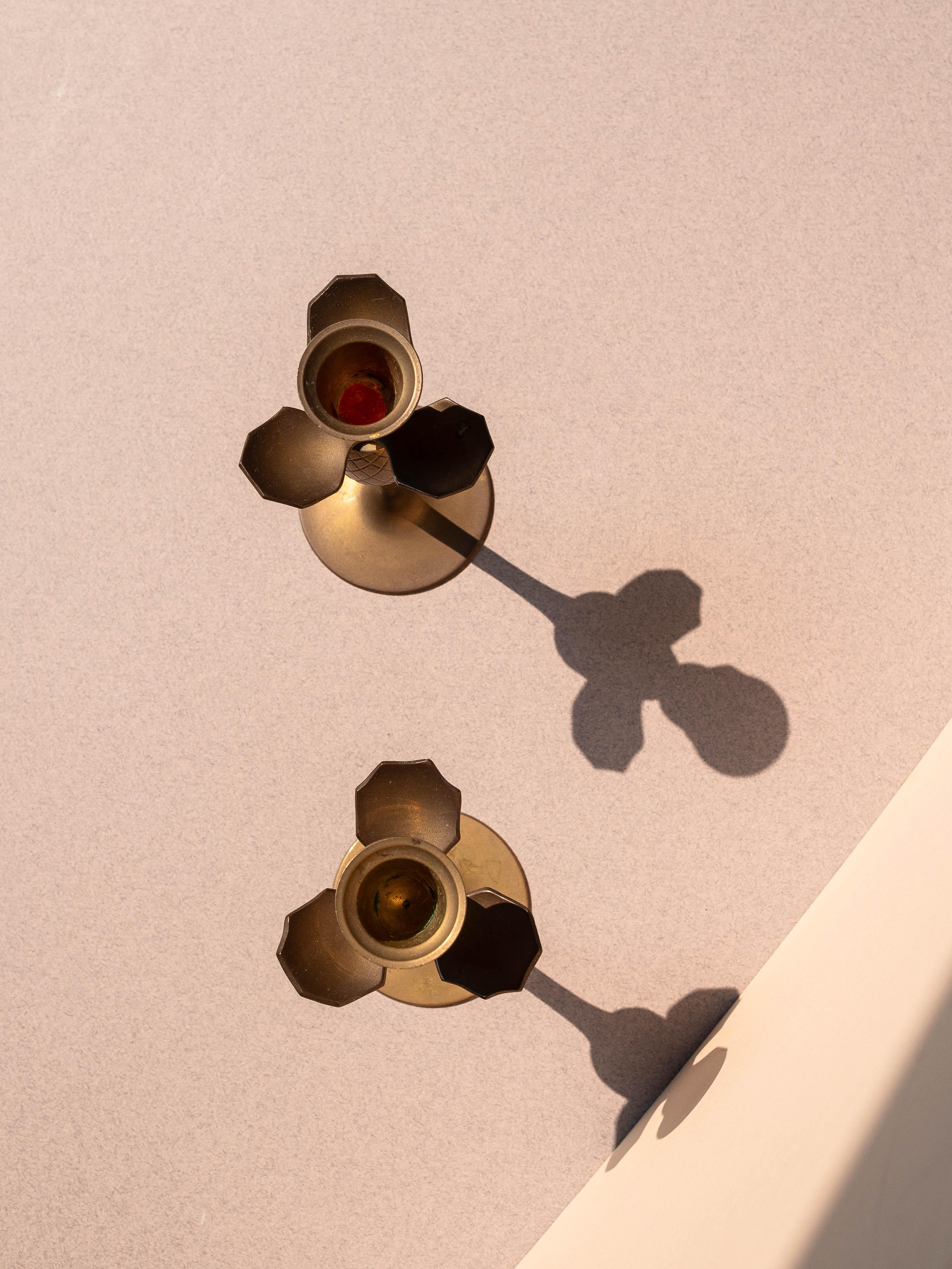 Pair of Brass Candlesticks, Pineapple Fruit, France 1920s Bon état - En vente à ROUEN, FR