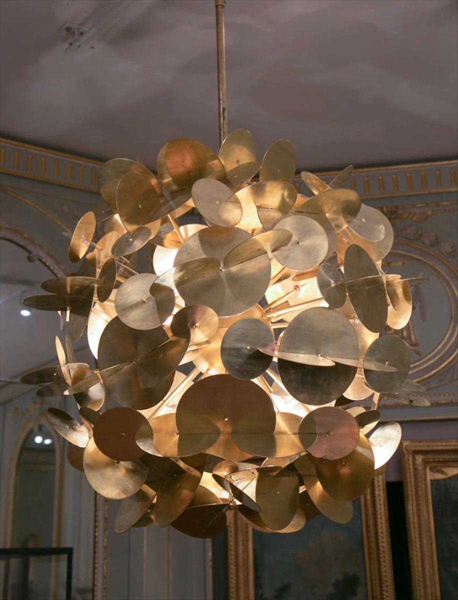 Modern Pair of brass chandeliers by Studio Glustin For Sale