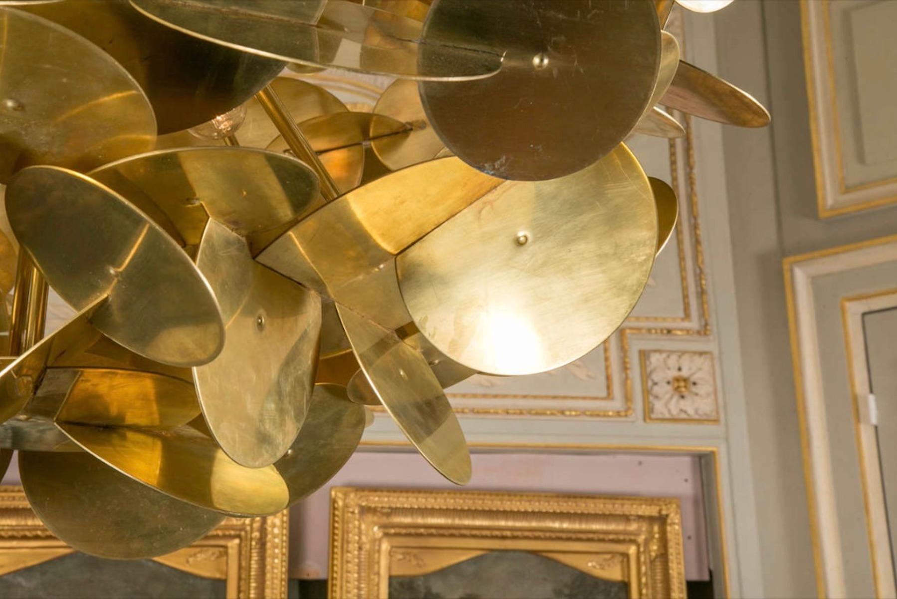 Pair of brass chandeliers by Studio Glustin In Excellent Condition For Sale In Saint-Ouen (PARIS), FR