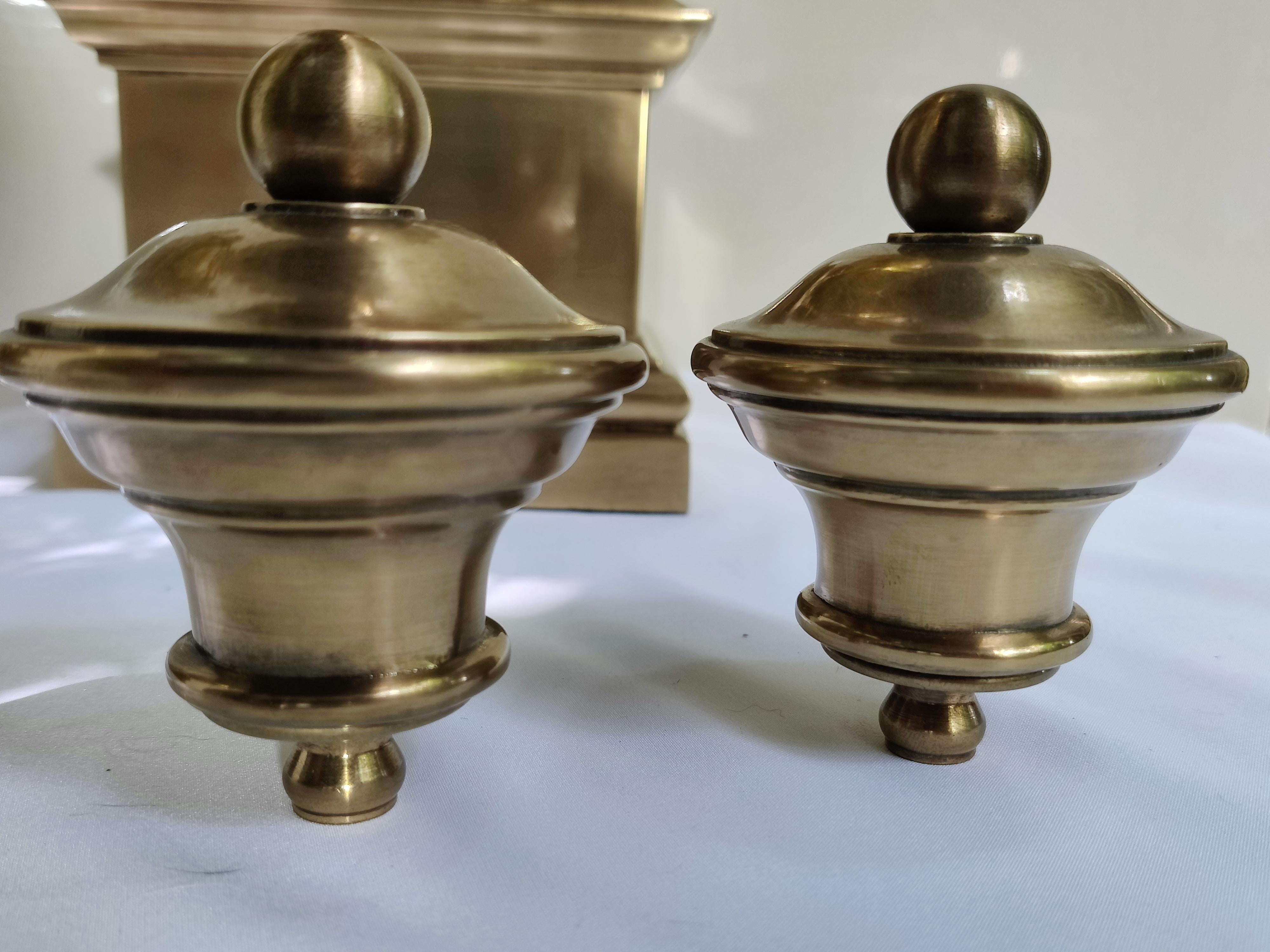 Paar Chapman Urn Ram Horn Tischlampen aus Messing im Angebot 5