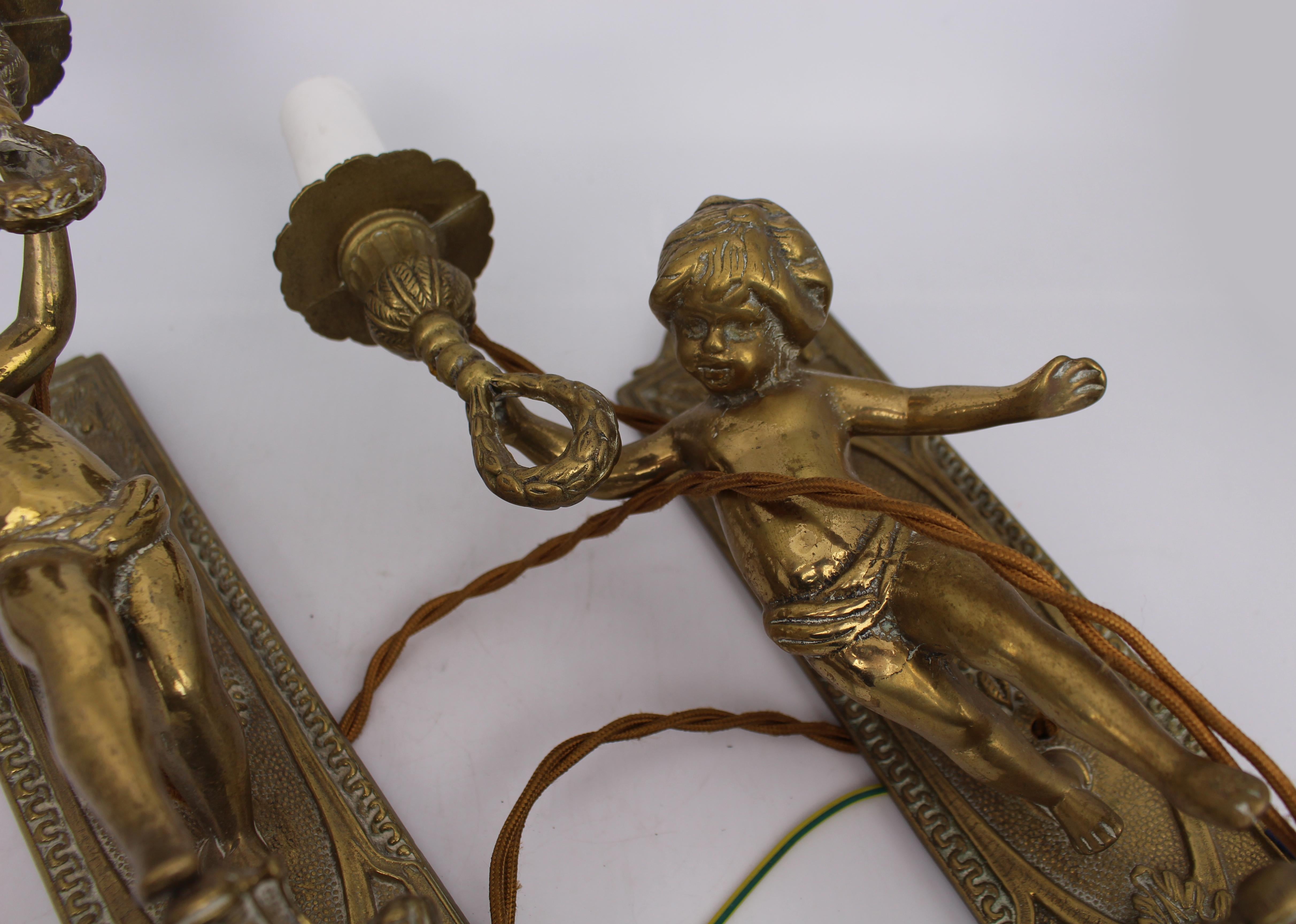 Laiton Paire d'appliques en laiton avec chérubin, Vintage, 20e siècle en vente