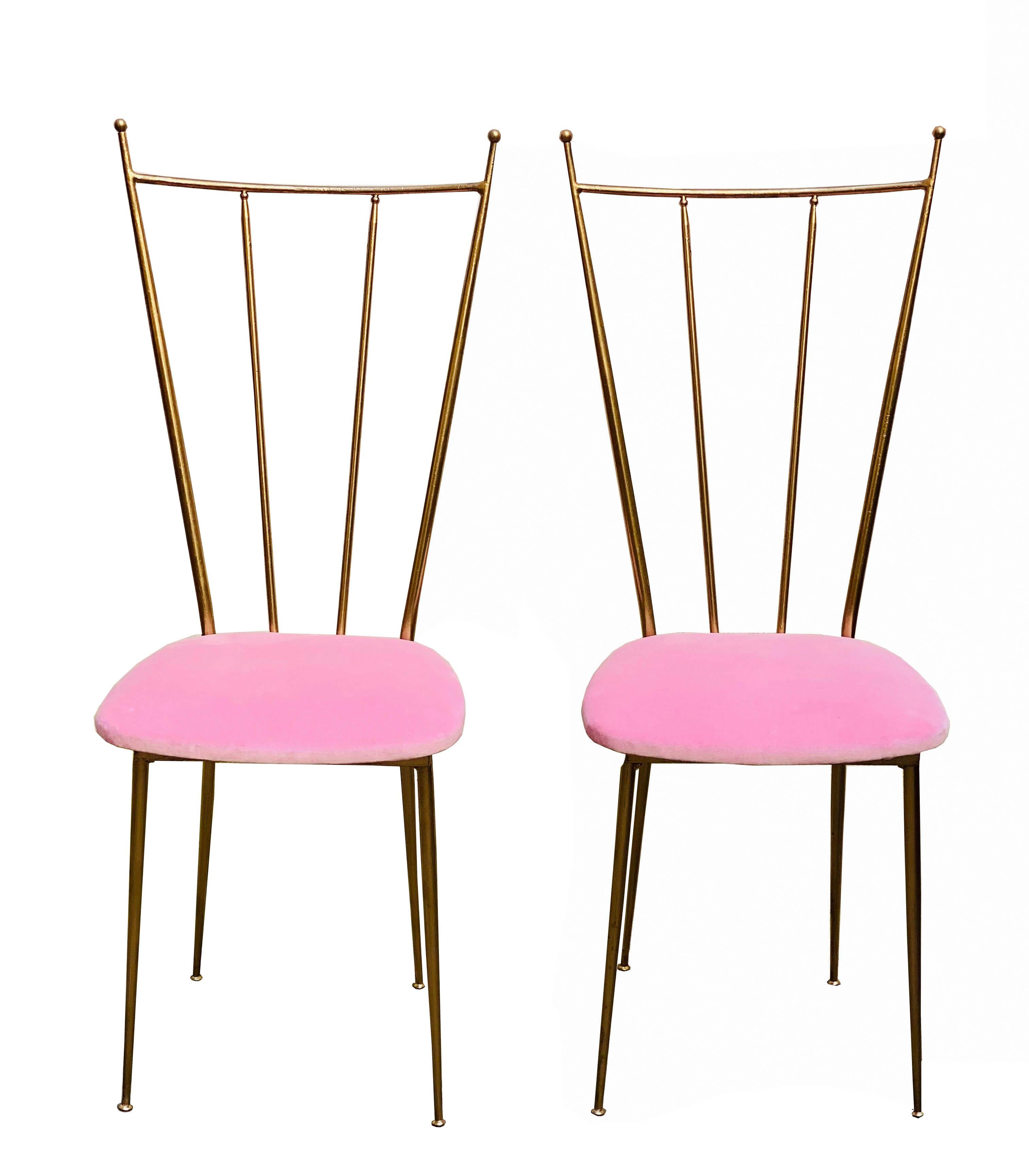 Pair of beautiful and decorative 1950s Chiavarina Chairs, in gilded brass, Italian design. The seats are upholstered with a soft pink raw silk velvet.