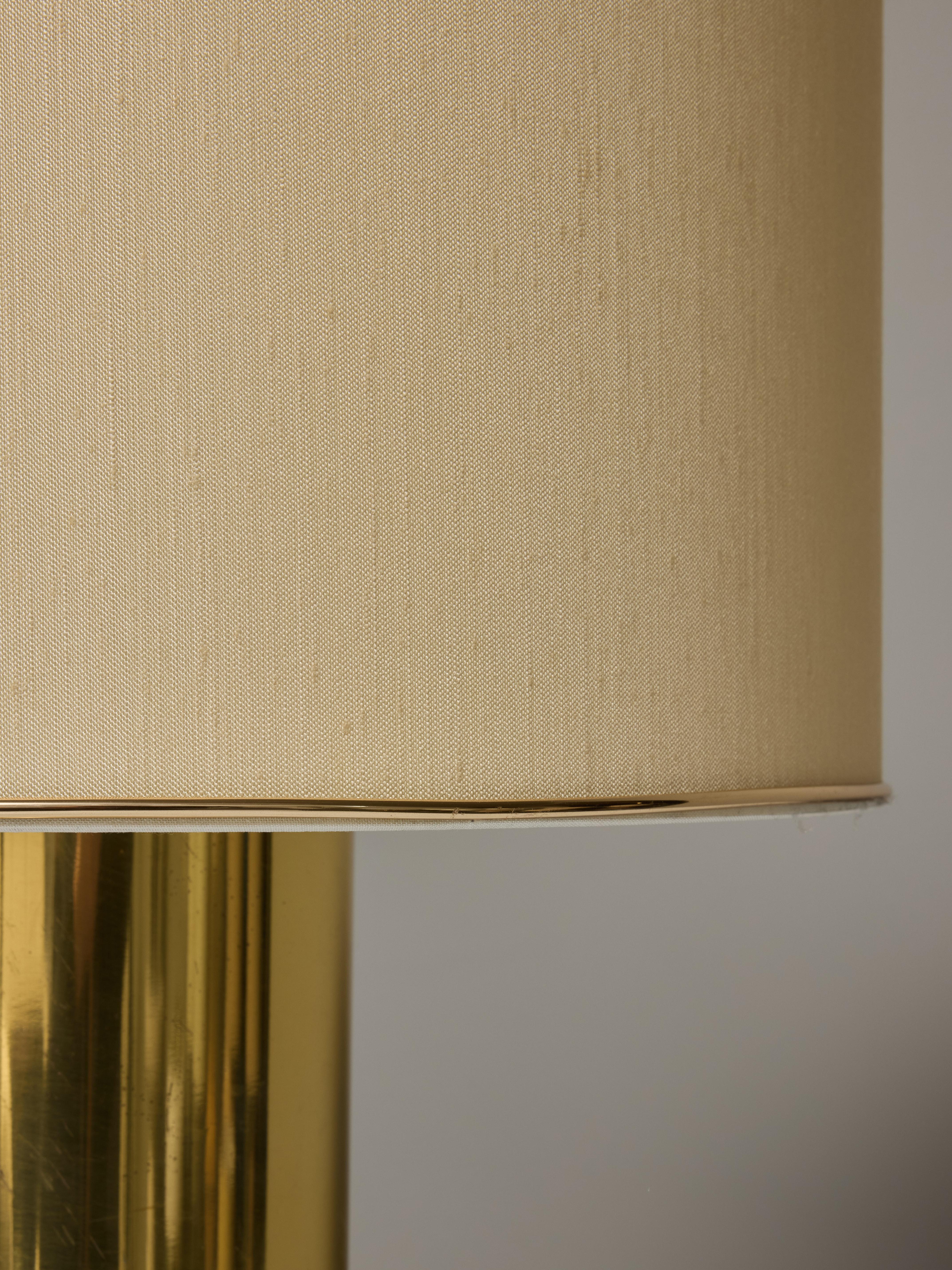 italien Paire de lampes cylindriques en laiton en vente