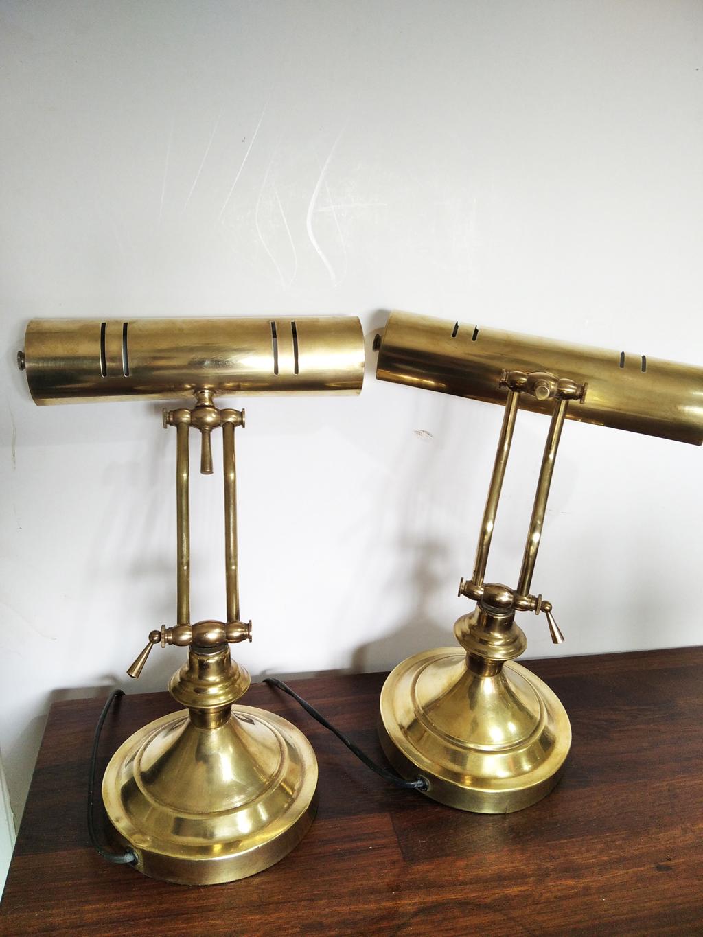 Beautiful brass table lamps, flexo type, Spain 20th century

Lamps for office, reading or for bedside tables

They are very elegant and difficult to find as a couple.