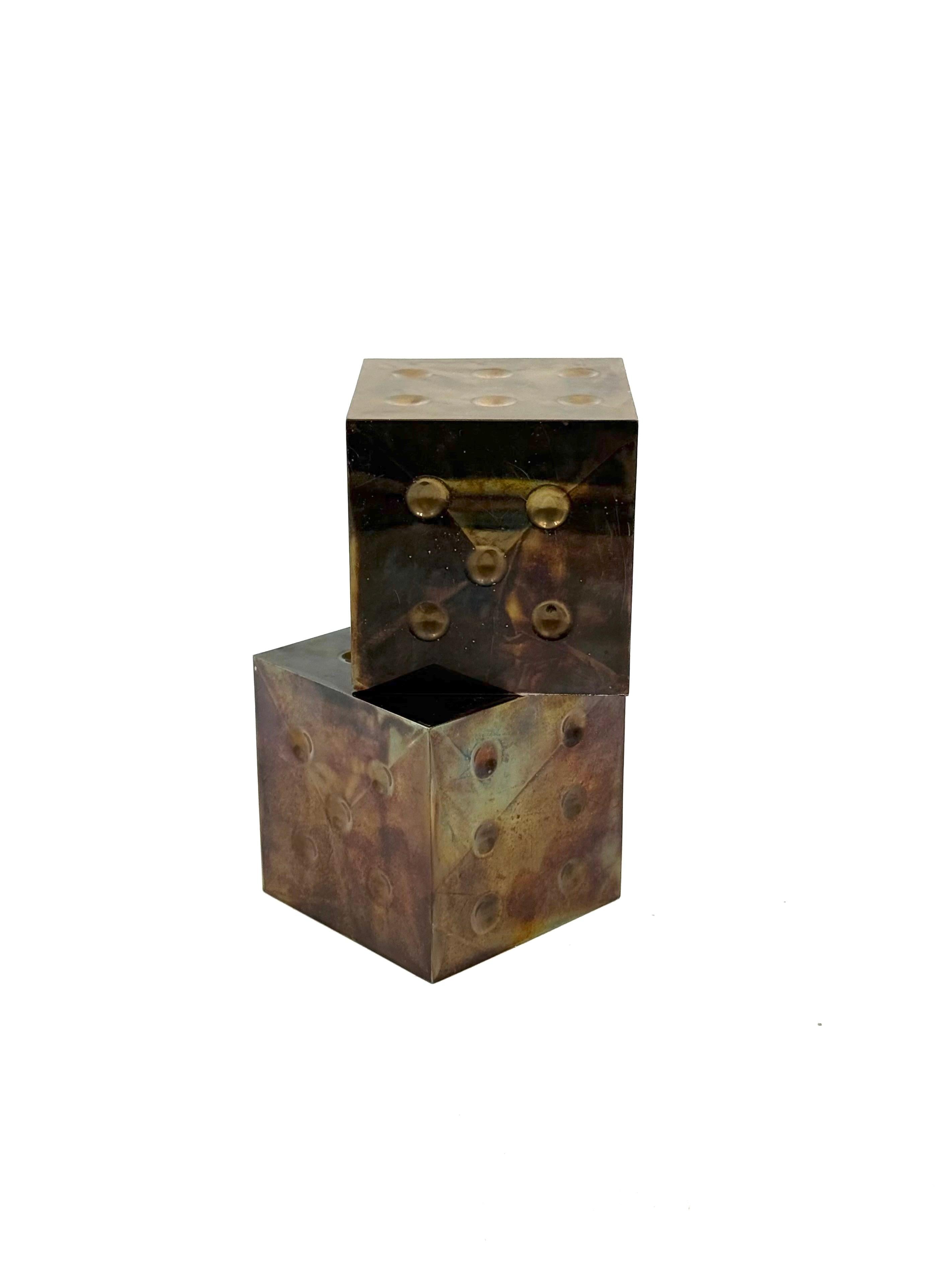 Pair of brass dice-shaped paperweights / bookends, Italy 1970s in vendita 6