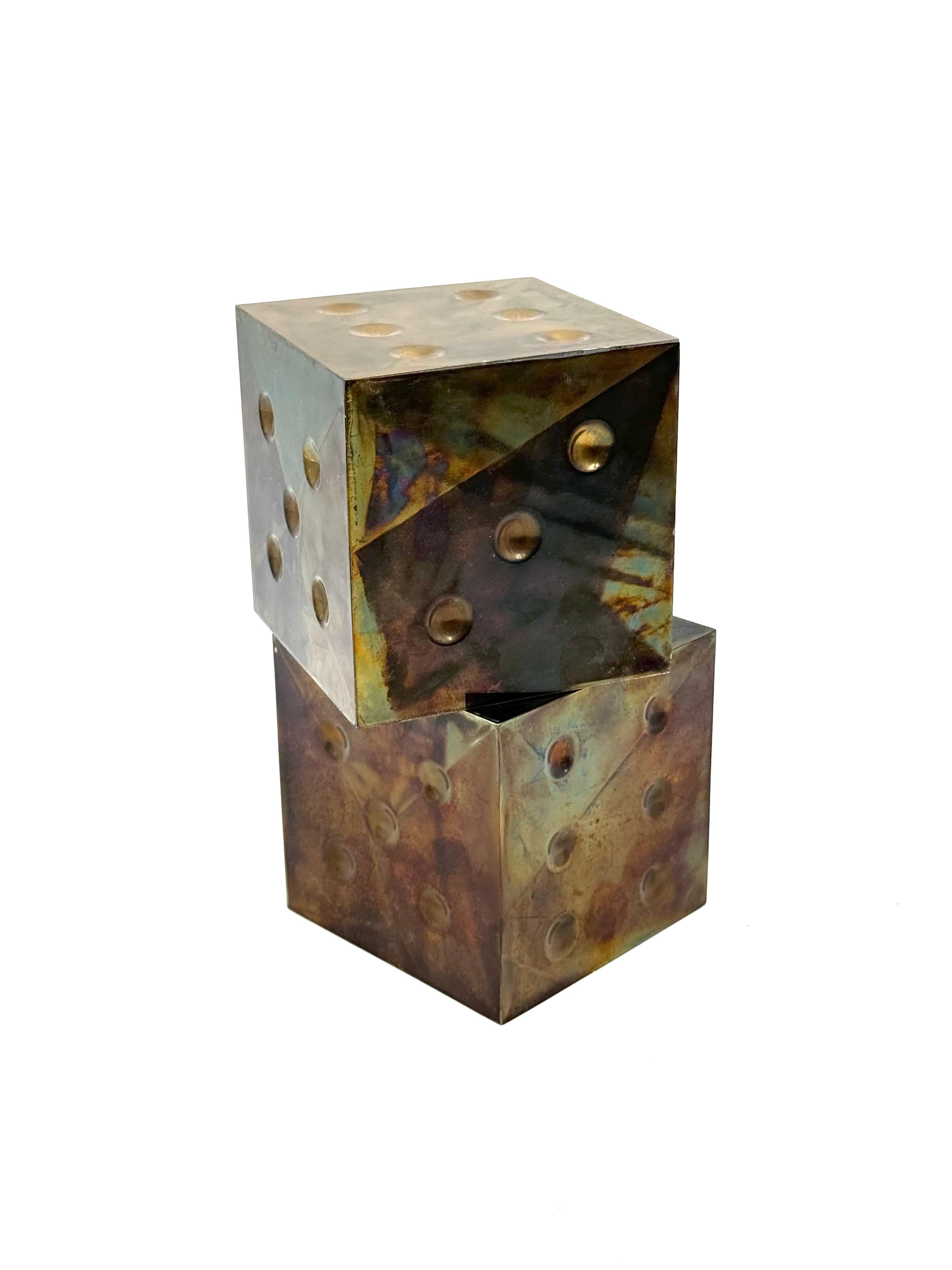 Pair of brass dice-shaped paperweights / bookends, Italy 1970s in vendita 7