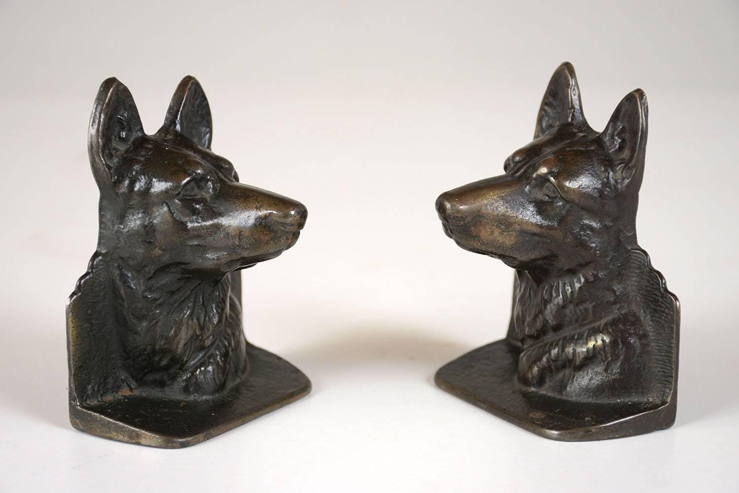 Moulage Paire de serre-livres en forme de chien en laiton