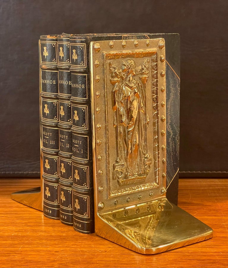 https://a.1stdibscdn.com/pair-of-brass-doors-to-library-of-congress-bookends-by-virginia-metalcrafters-for-sale-picture-6/f_9366/1688083869892/mobilejpegupload_CE0BFA50B1EC4FAE95B701327ECFD268_master.jpg?width=768