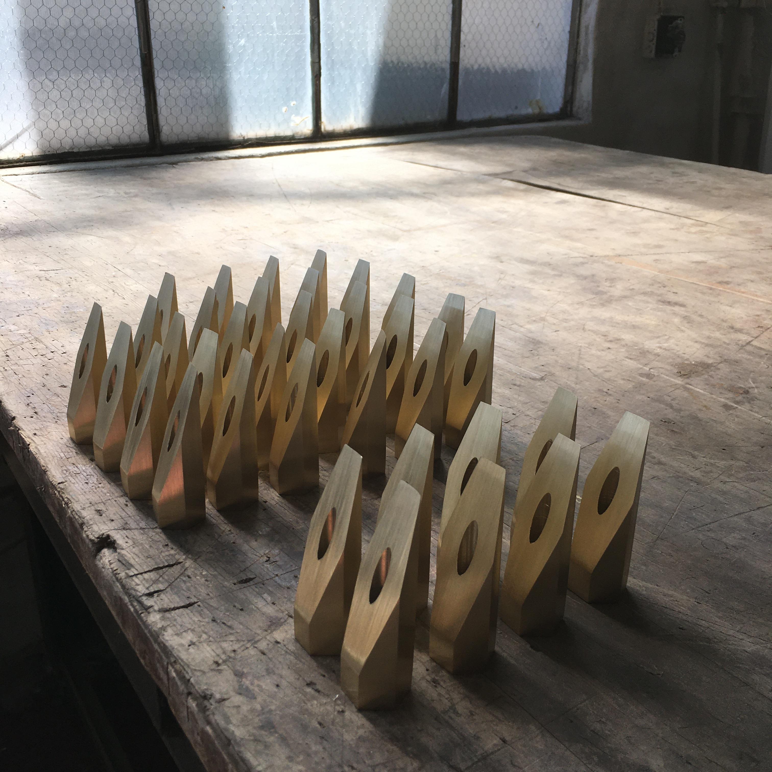 Coppia di portacandele in ottone Studio Drift di Studio A in vendita 2