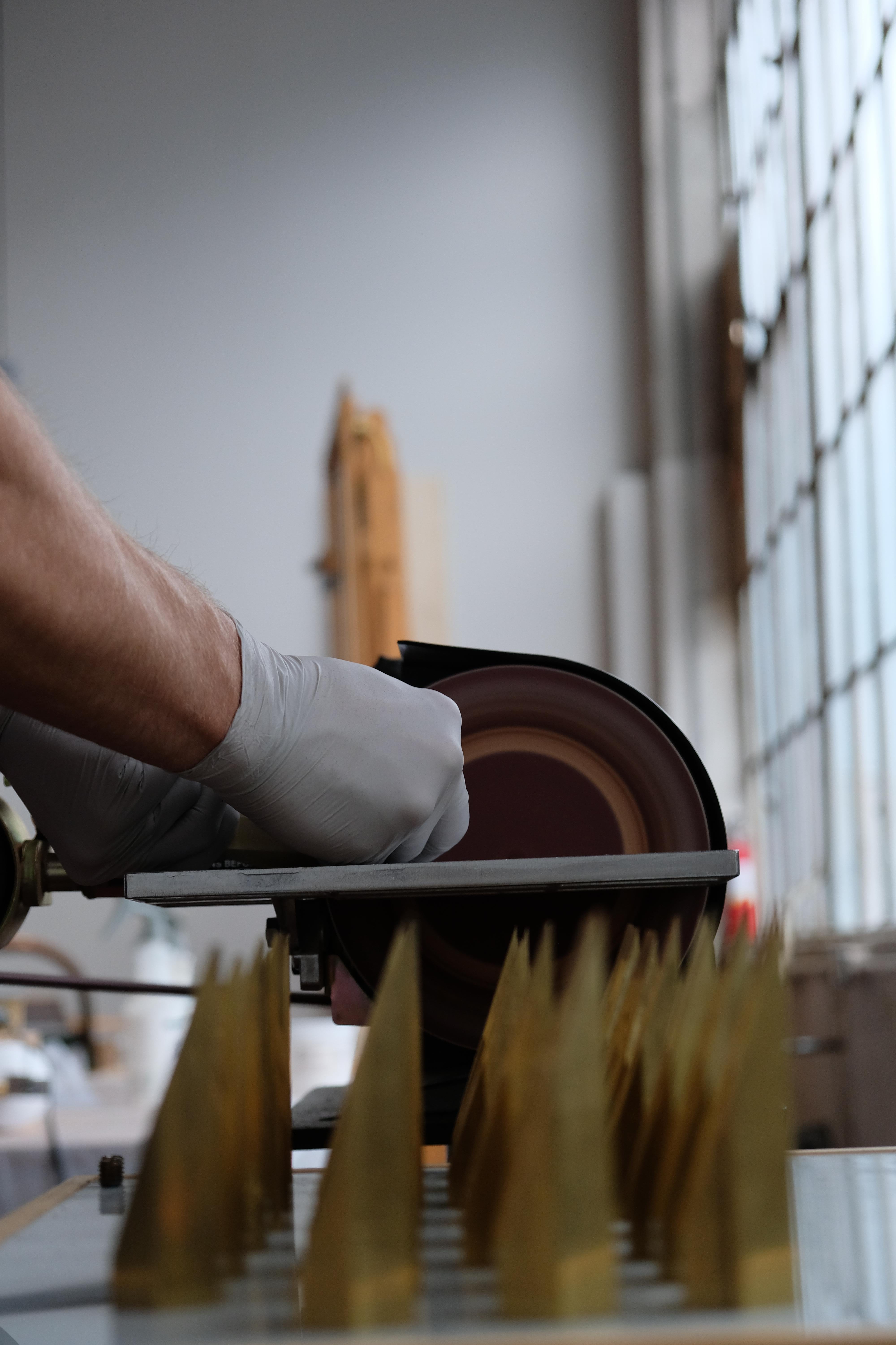 XXI secolo e contemporaneo Coppia di portacandele in ottone Studio Drift di Studio A in vendita
