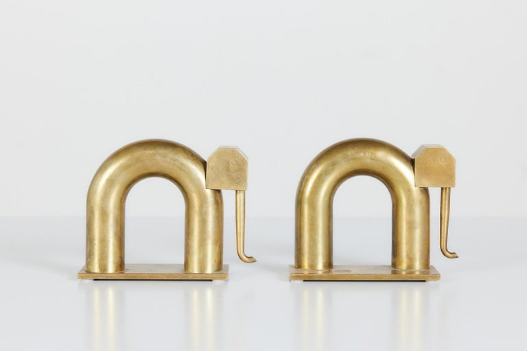 Mid-Century Modern Pair of Brass Elephant Bookends by Walter Von Nessen for Chase USA For Sale