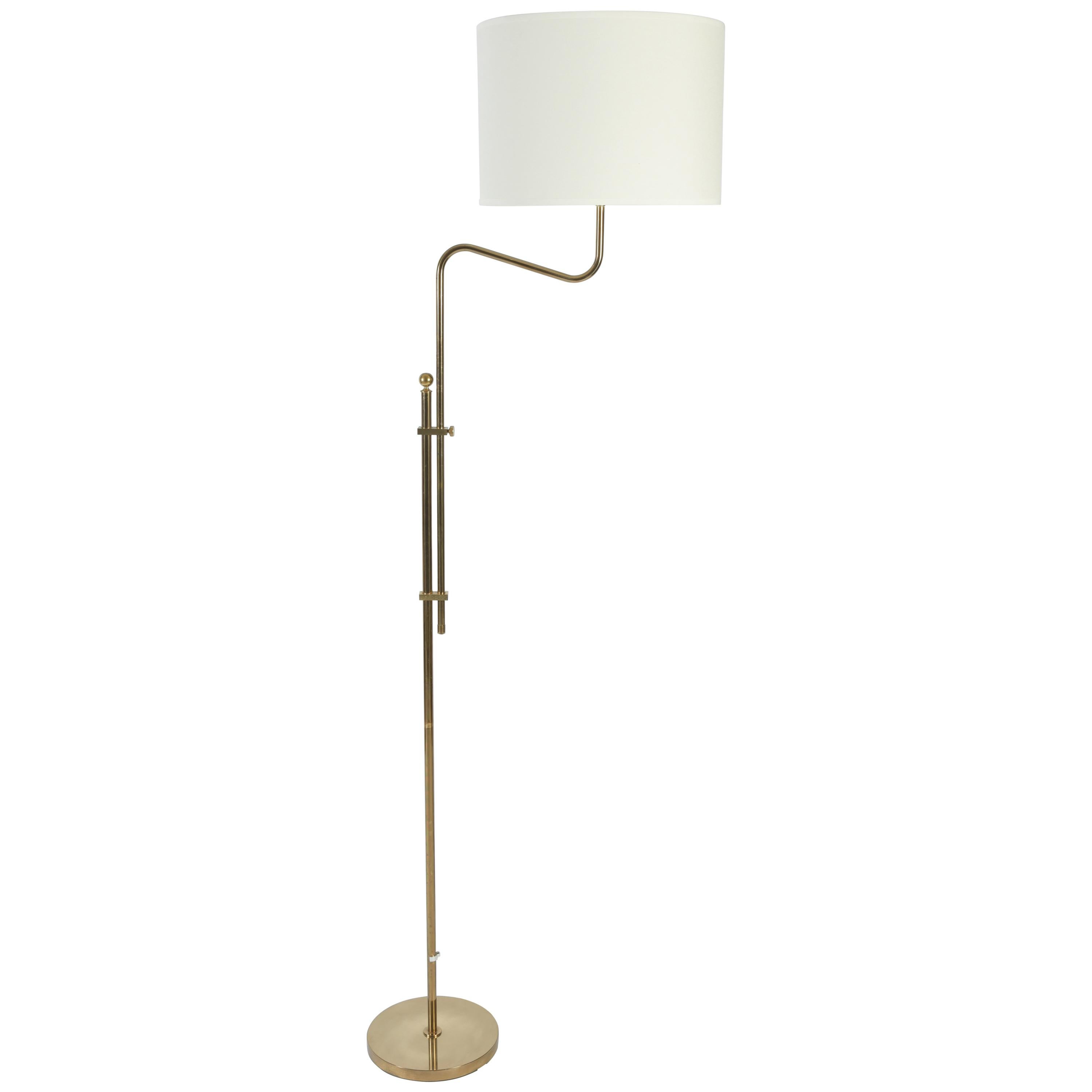 A pair of telescopic brass floor lamp, in the manner of Josef Frank, the adjustable and swiveling 's' shaped arm supporting a bespoke ivory fabric shade
Sweden, third quarter of the 20th century
The overall height varies from 146 cm to 173 cm with