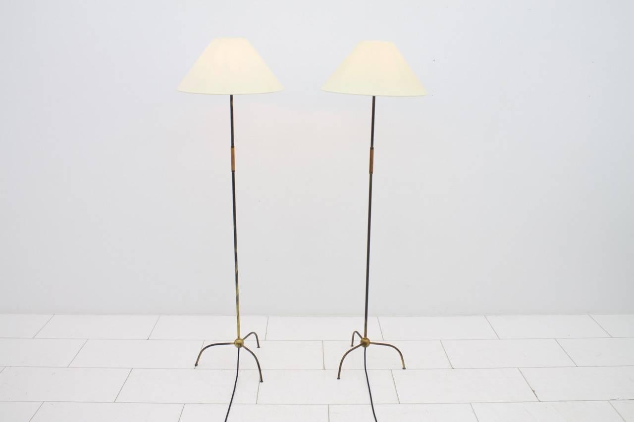 Pair of brass floor lamps attributed to Kalmar, Austria, 1950s.
Very good original condition.

 