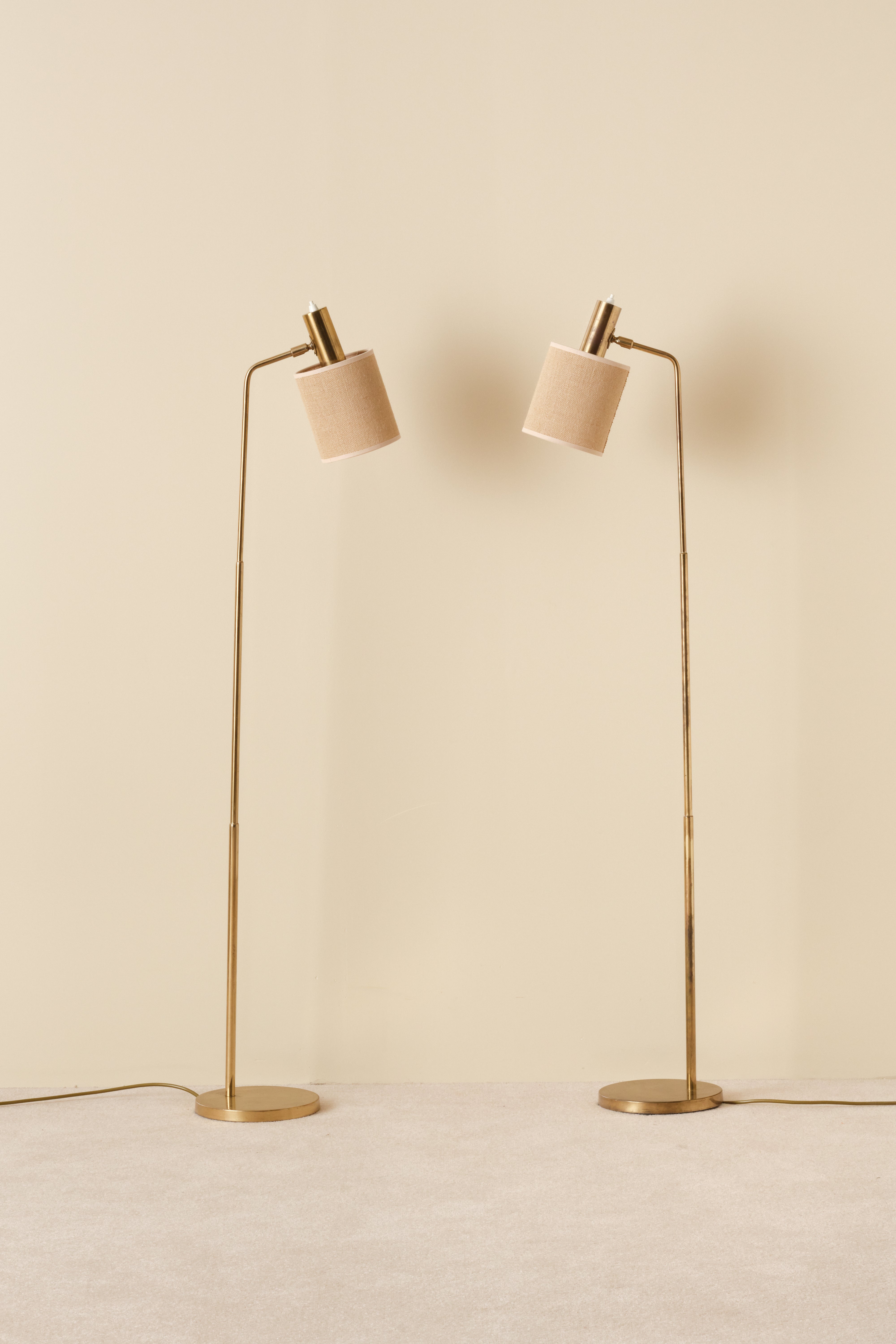 Coppia di lampade da terra in ottone, Bergboms, Svezia, anni 
60