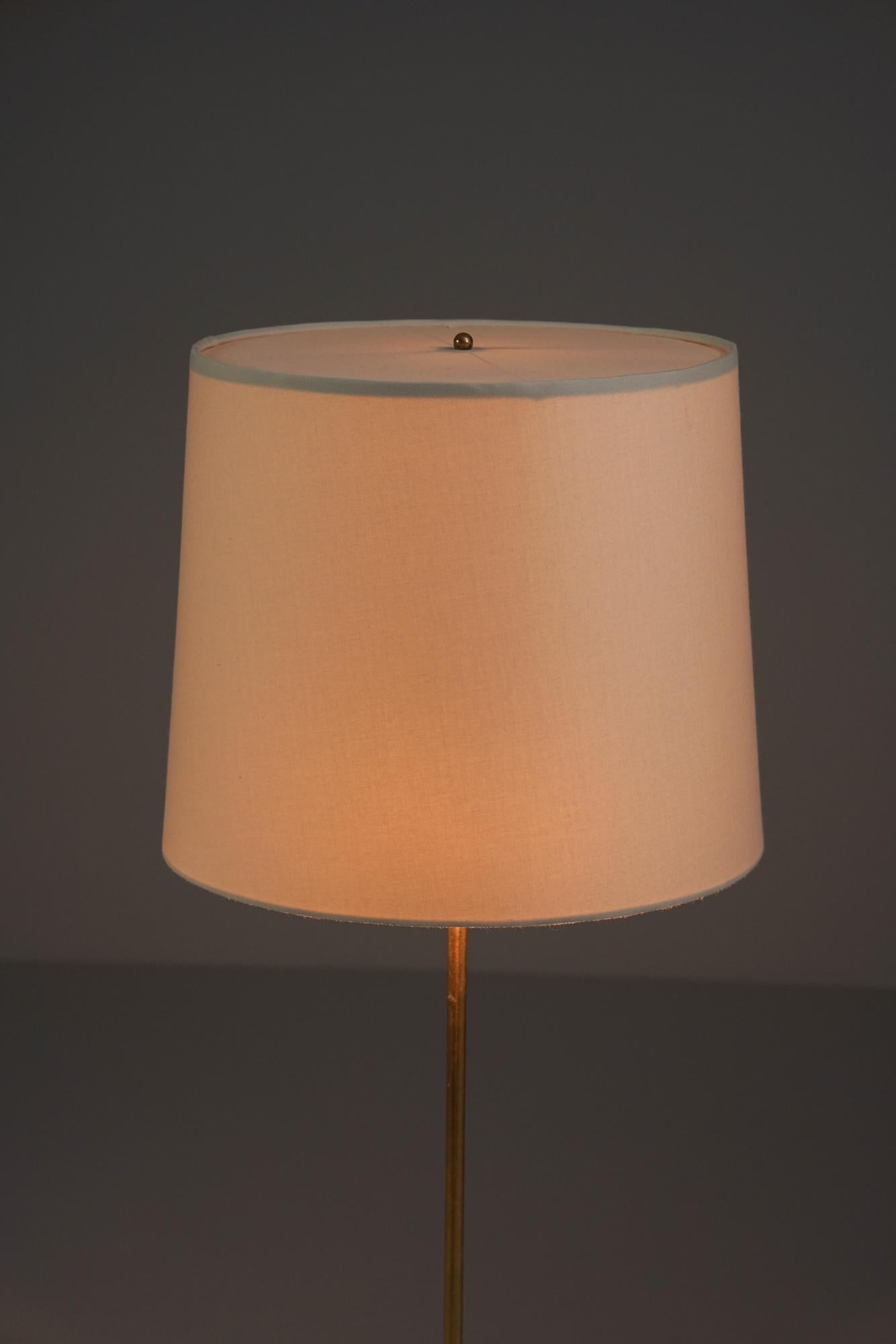 Métal Paire de lampadaires en laiton, Finlande, années 1960 en vente