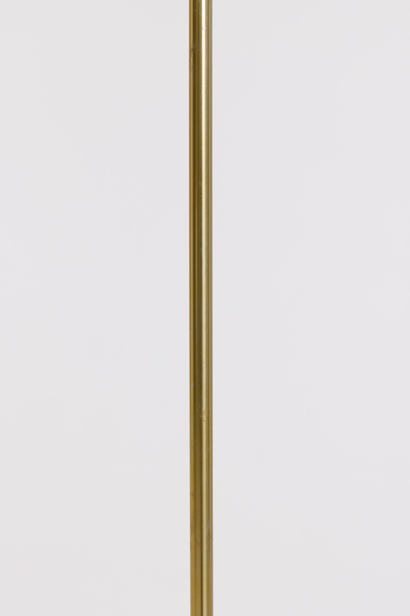 Paire de lampadaires en laiton Bon état - En vente à London, GB