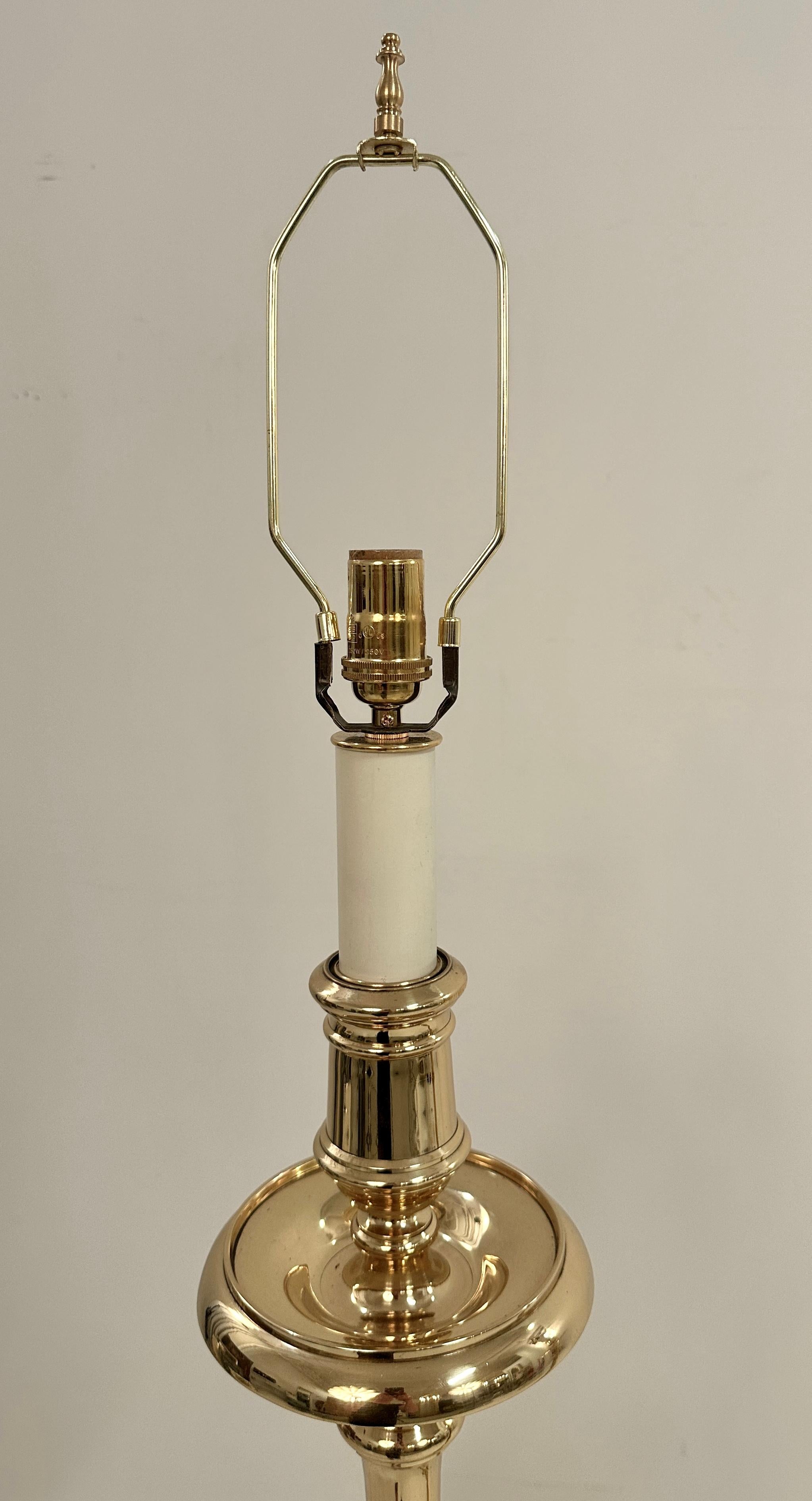 Paire de  Lampes de sol en laiton en forme de chandelier en vente 2