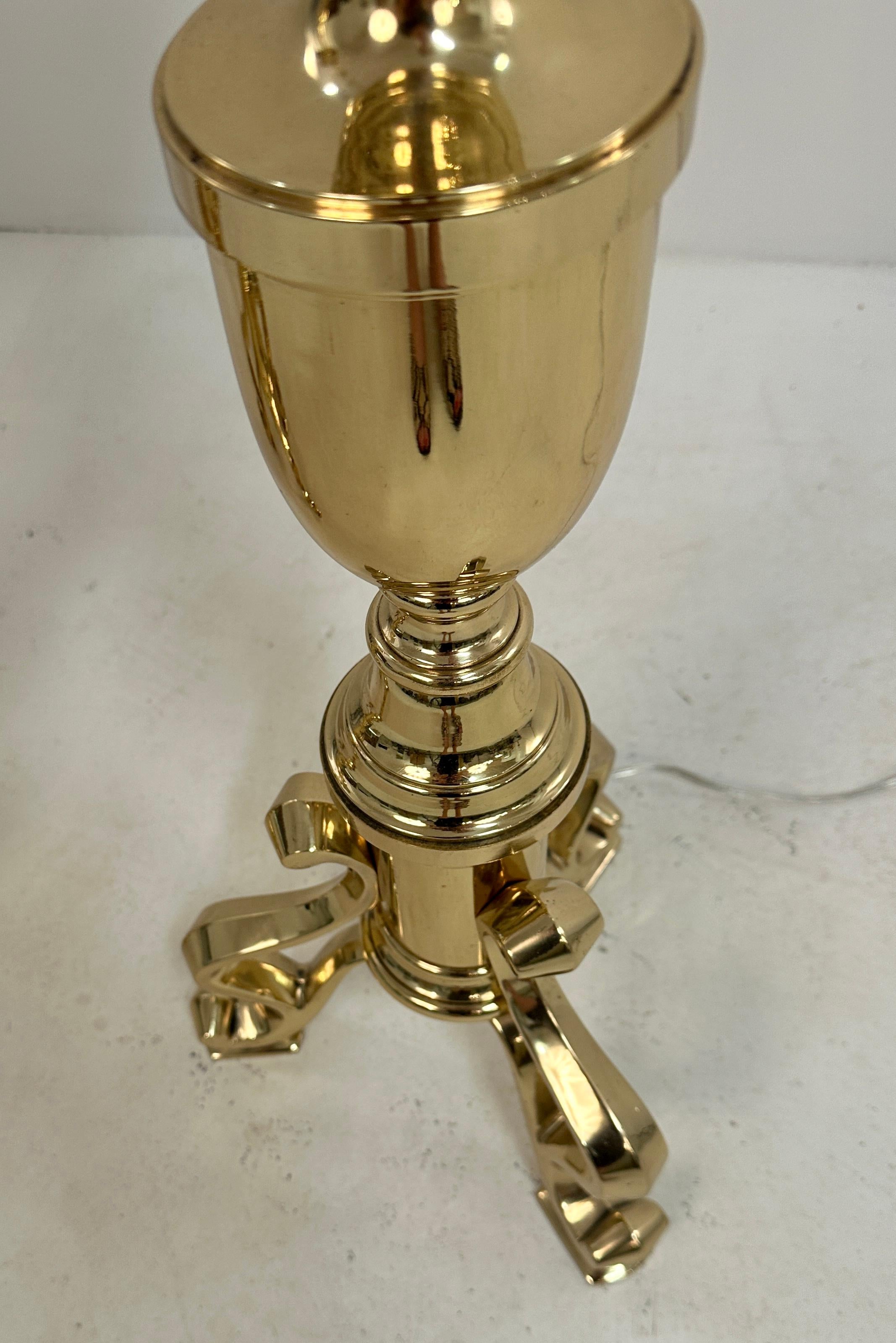 Laiton Paire de  Lampes de sol en laiton en forme de chandelier en vente