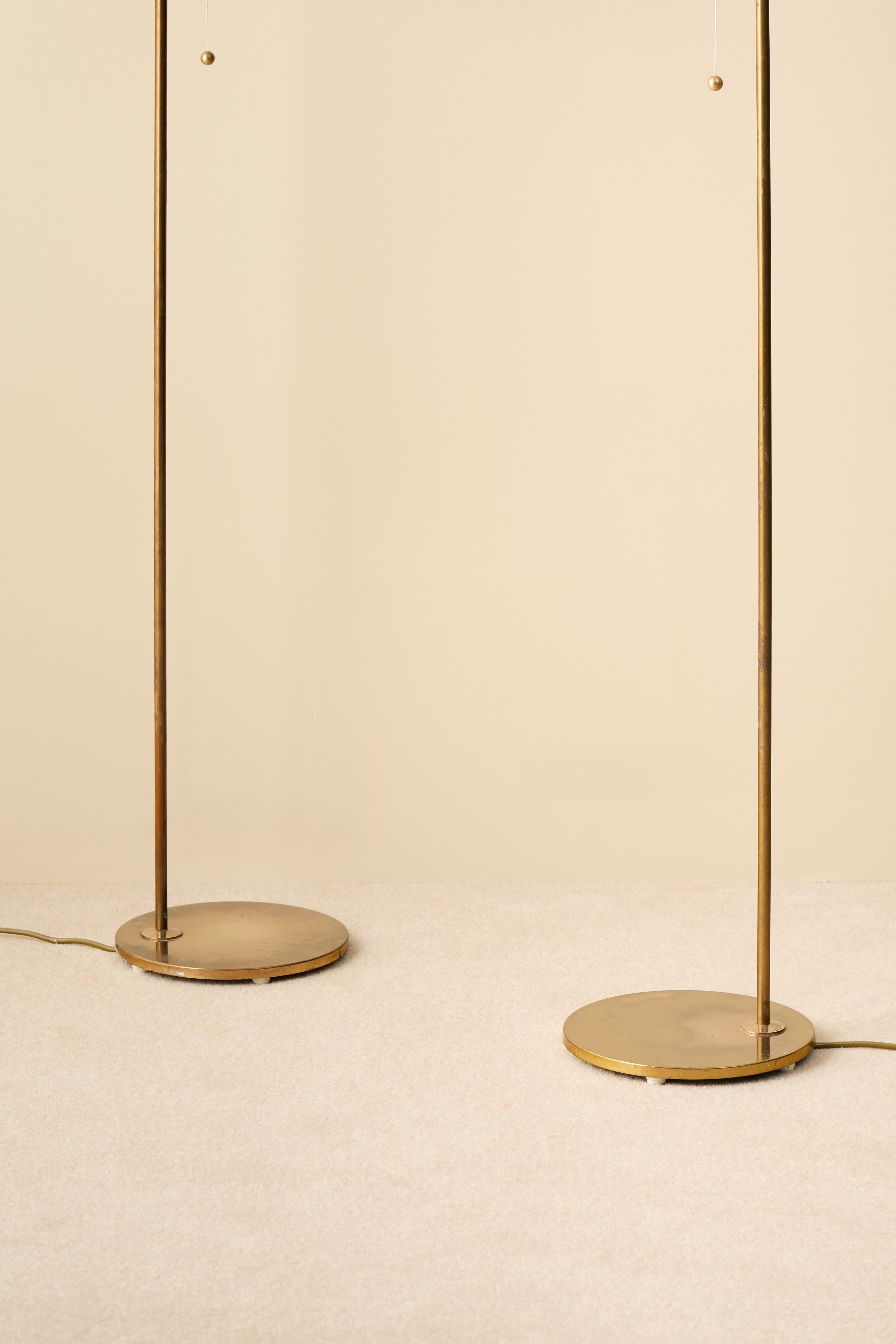 Scandinavian Modern Pair of Brass Floor Lamps Model G-075, Bergboms, Sweden, 1960s For Sale