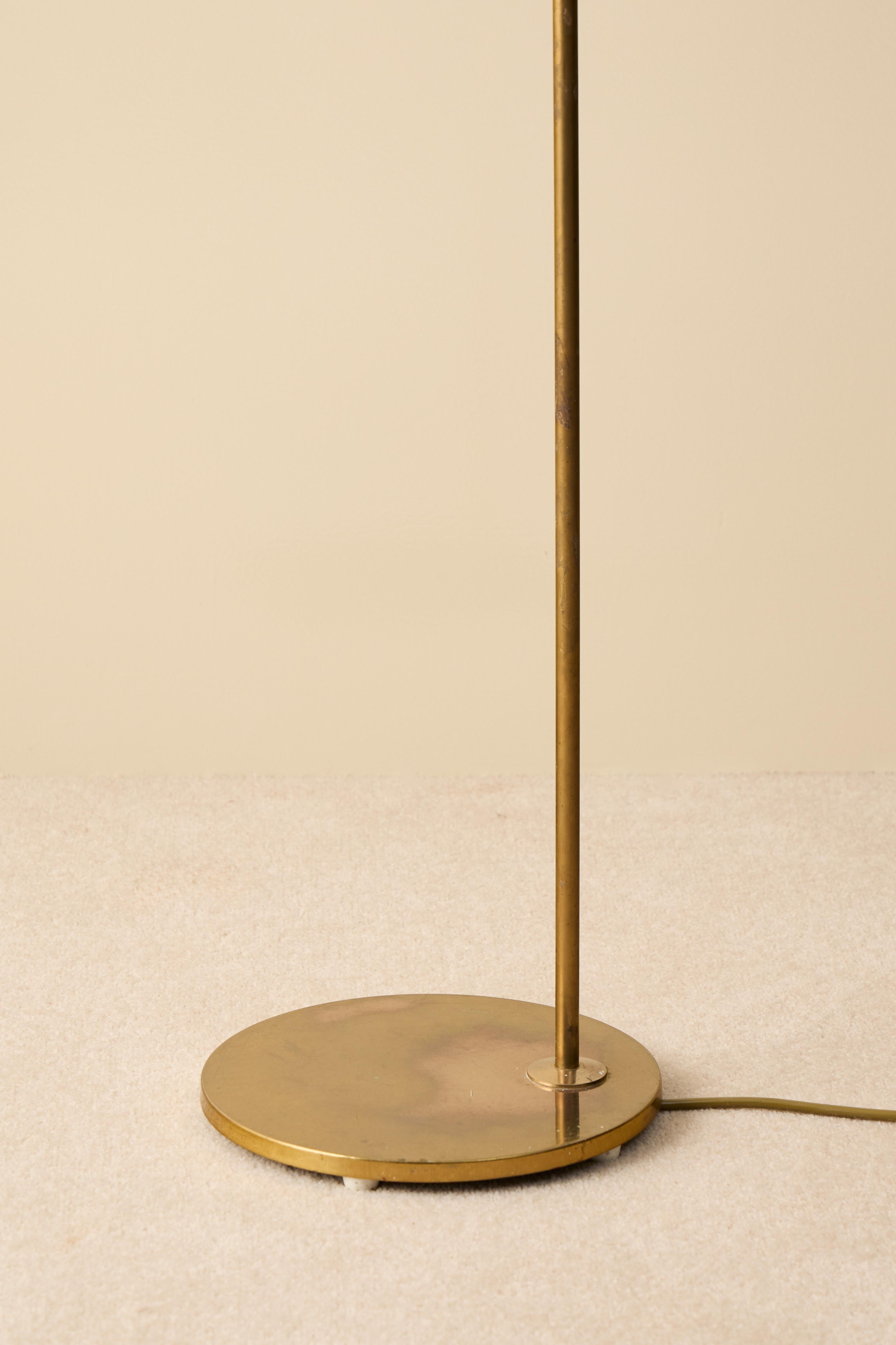 Pair of Brass Floor Lamps Model G-075, Bergboms, Sweden, 1960s In Good Condition For Sale In Stockholm, SE