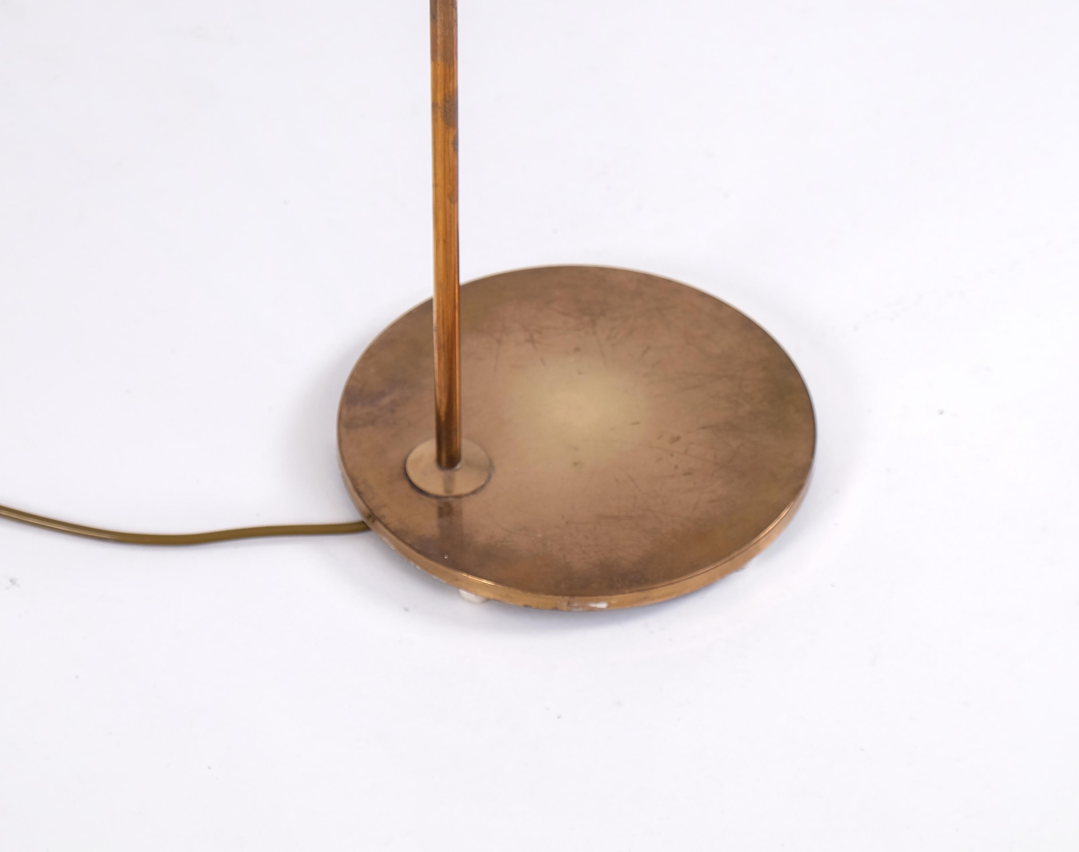 Paire de lampadaires en laiton modèle G-075, Bergboms, Suède, années 1960 en vente 2