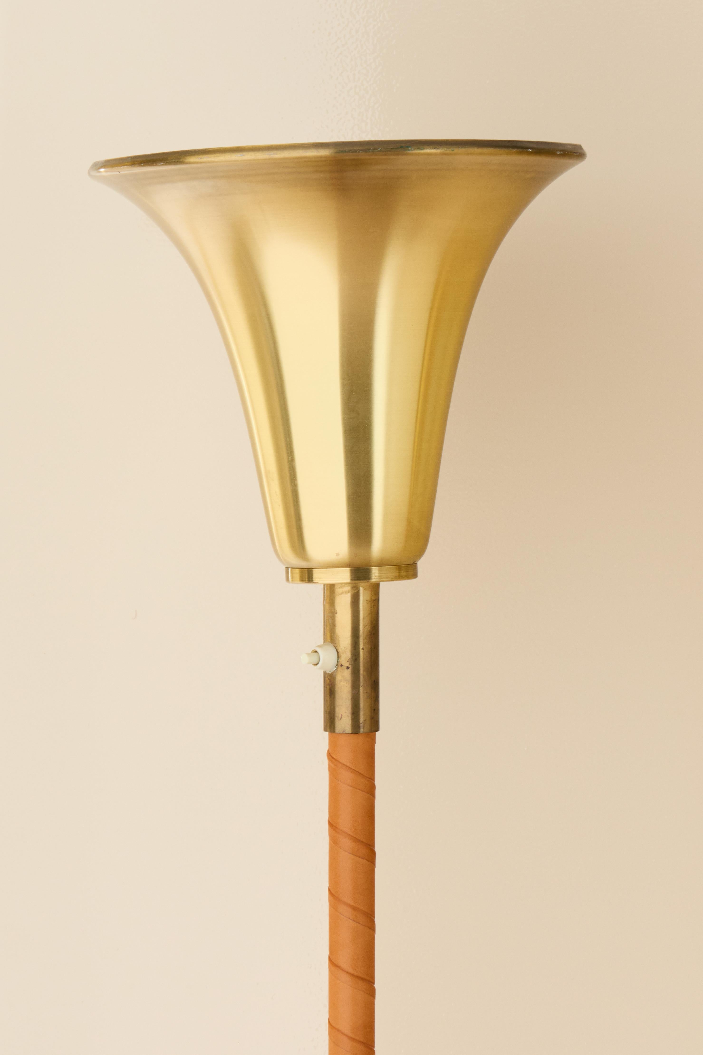 Norvégien Paire de lampadaires en laiton, Norvège, années 1960 en vente
