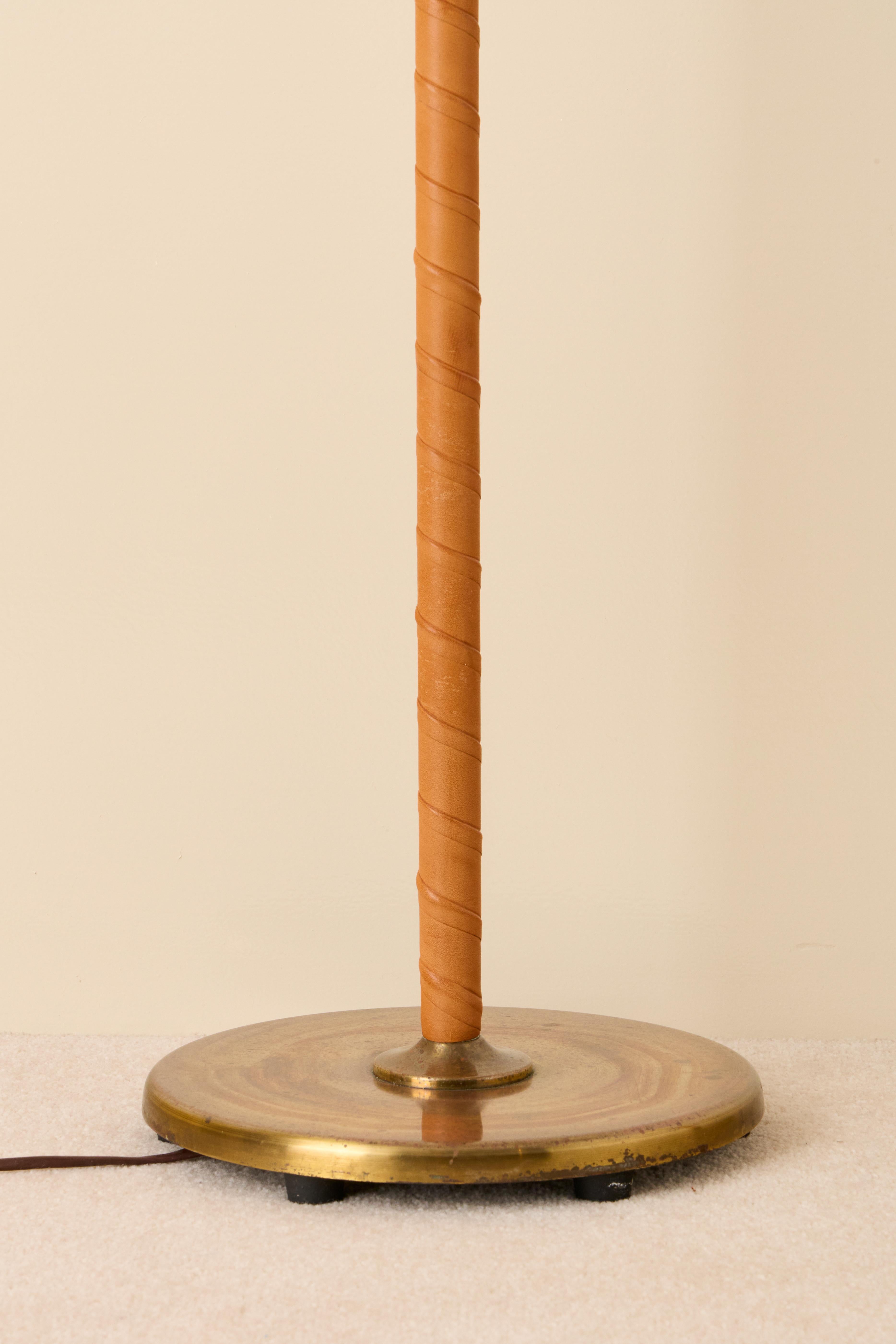 Paire de lampadaires en laiton, Norvège, années 1960 Bon état - En vente à Stockholm, SE