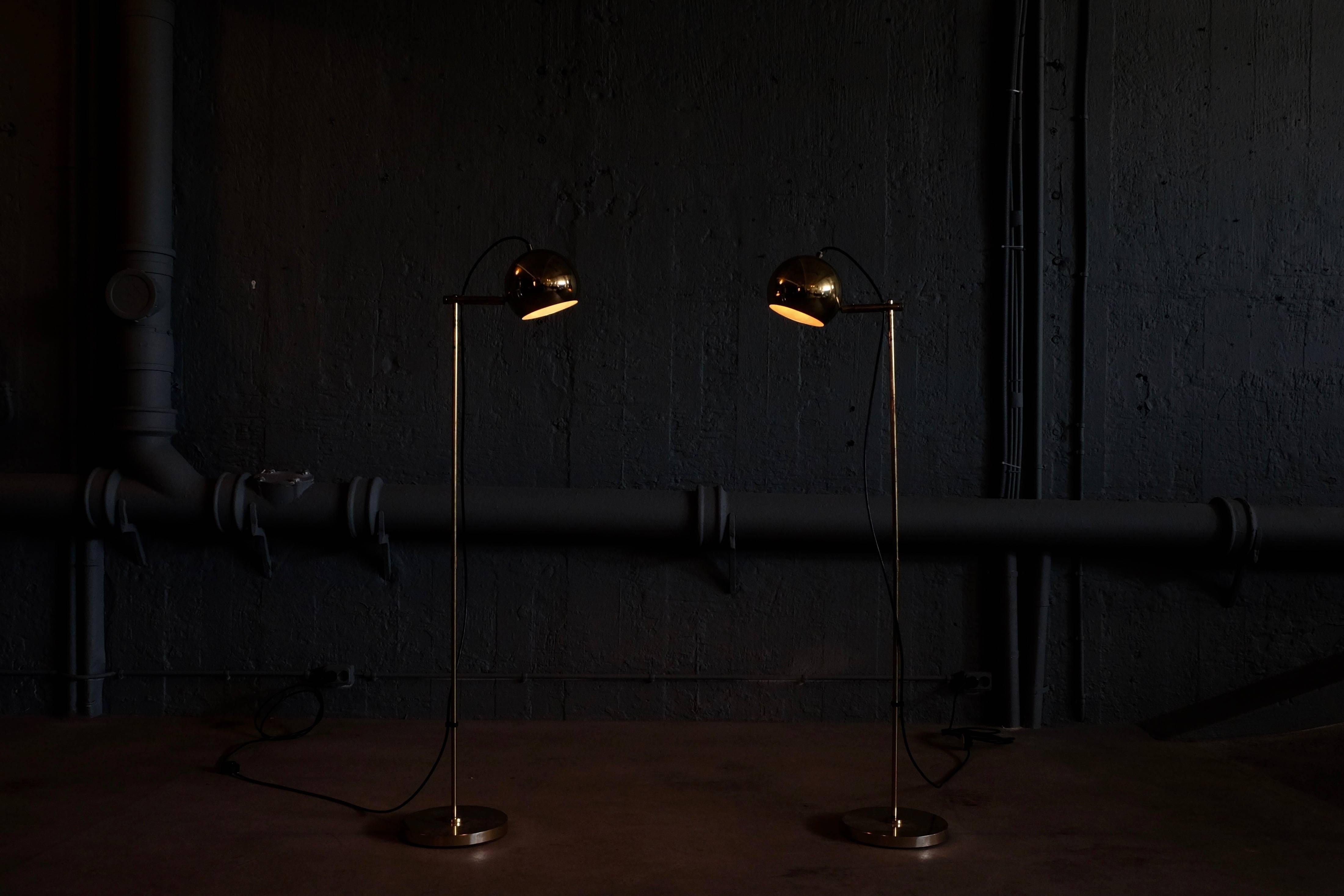 Set of two floor lamps in brass, produced in Sweden, 1960s.
New wiring.
Height 140 cm.