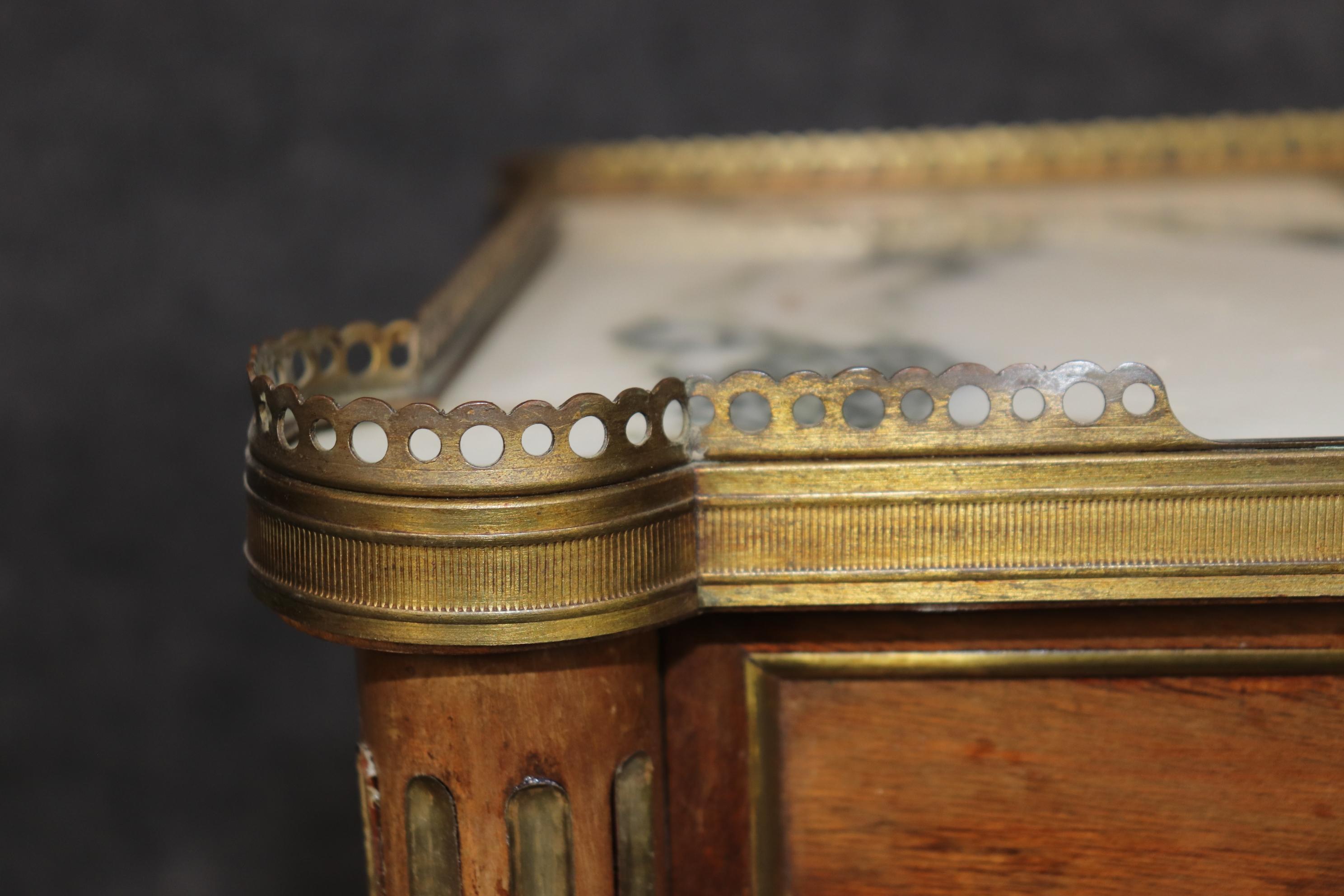 Pair of Brass Fluted Walnut Directoire French Nightstands End Tables Marble Tops For Sale 6