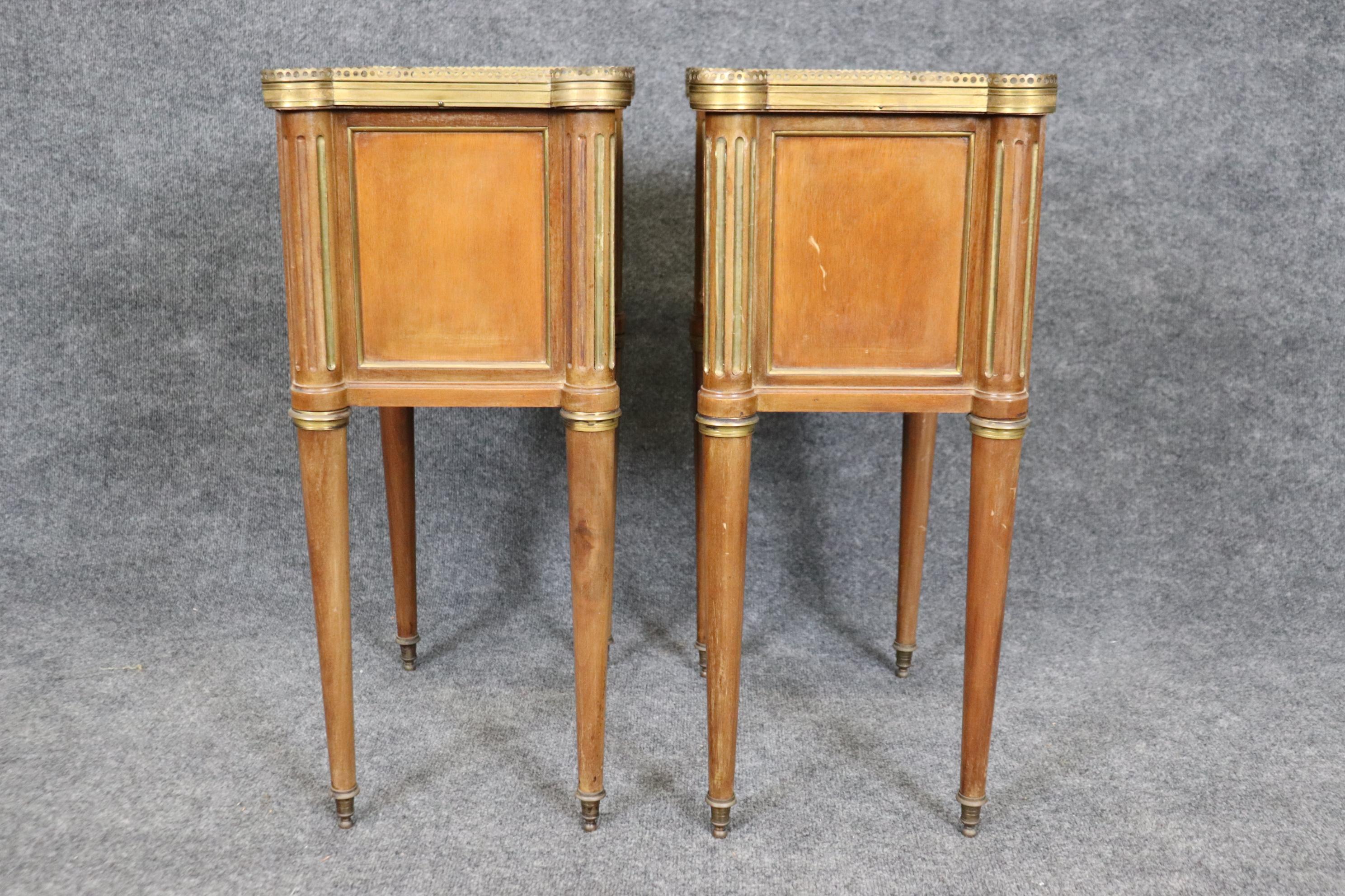 Pair of Brass Fluted Walnut Directoire French Nightstands End Tables Marble Tops For Sale 1